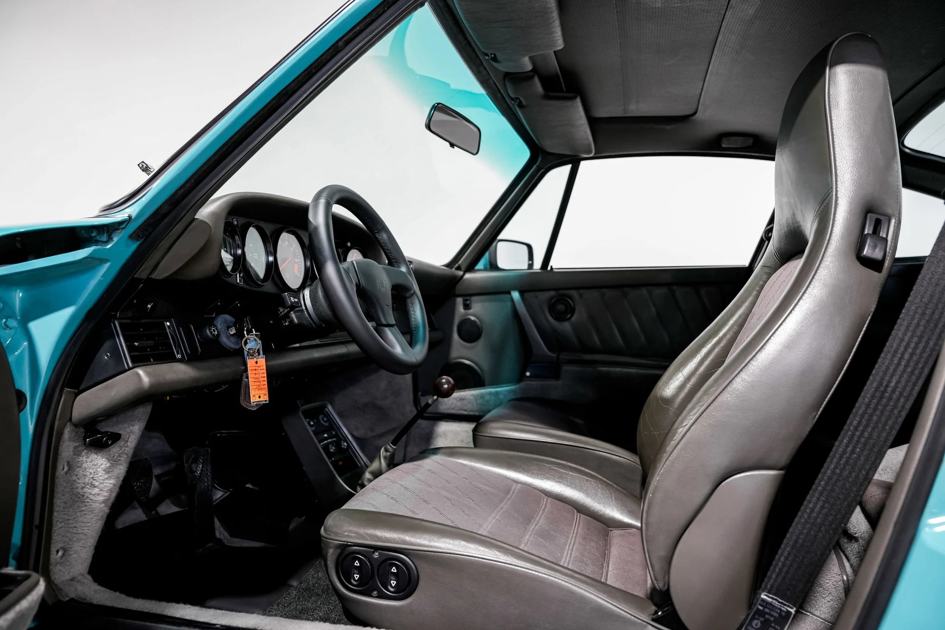 mph022_2583147926_d437dae4ebd2674130e25a07efae57eax_871bc2b432