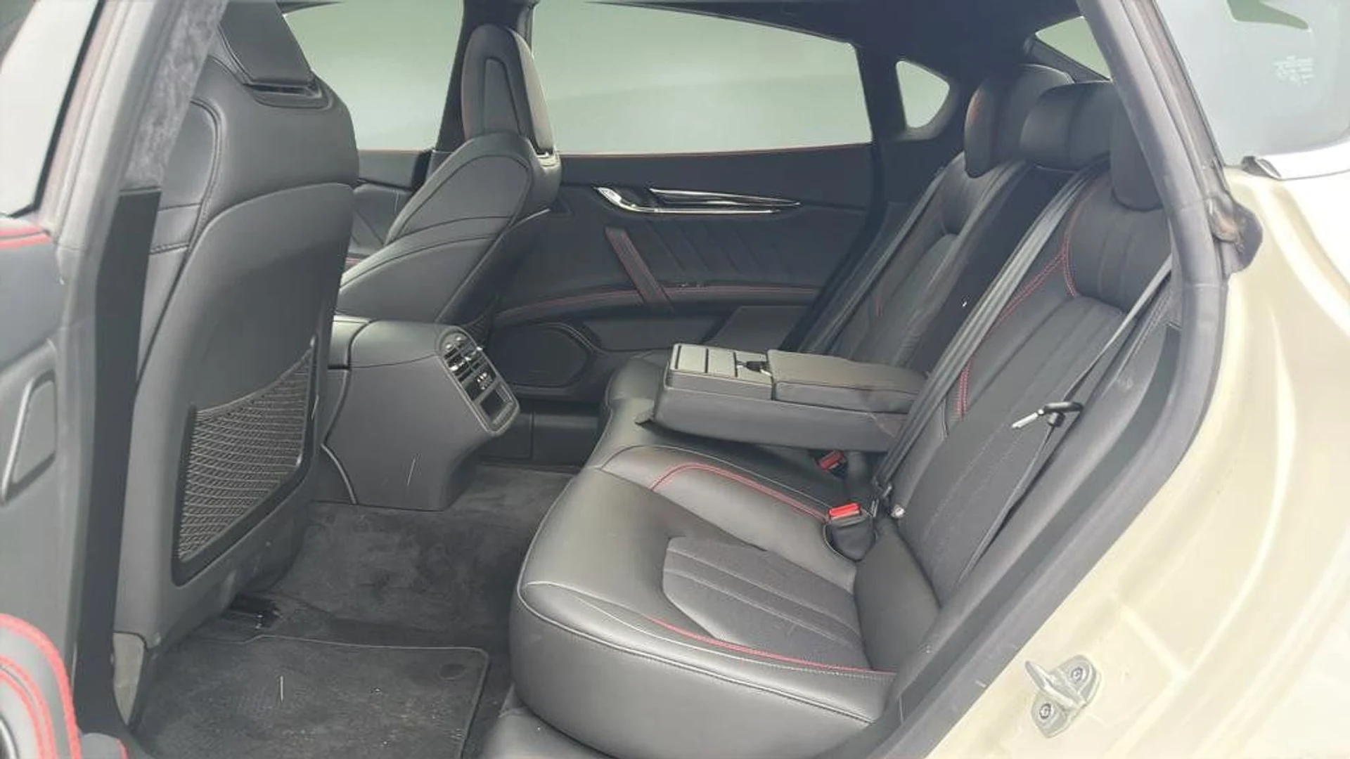 mph022_2585459157_984359f3e2d3428790688db9d2e225aa_56468be942