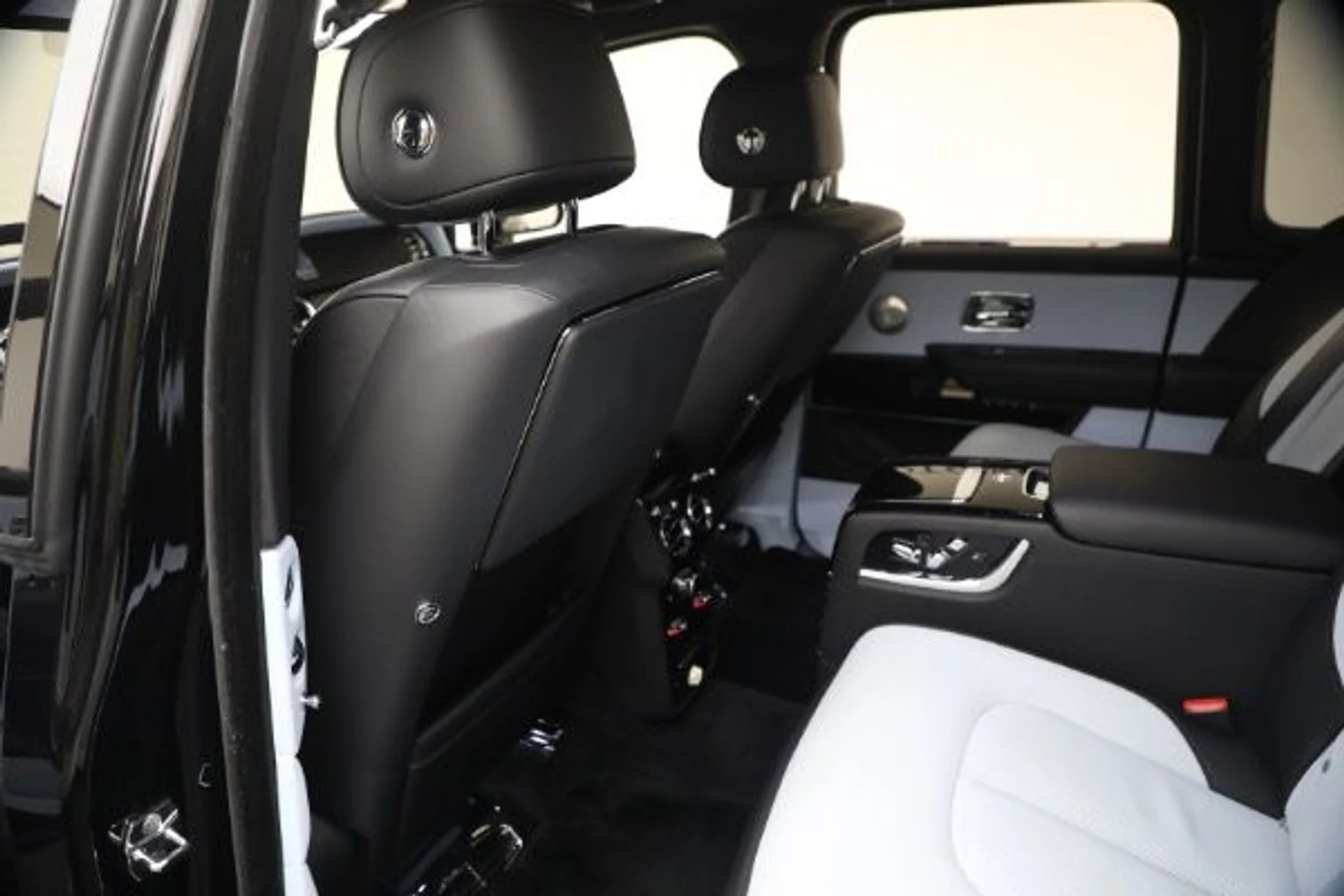 mph022_2589424067_Used_2022_Rolls_Royce_Cullinan_6959777247