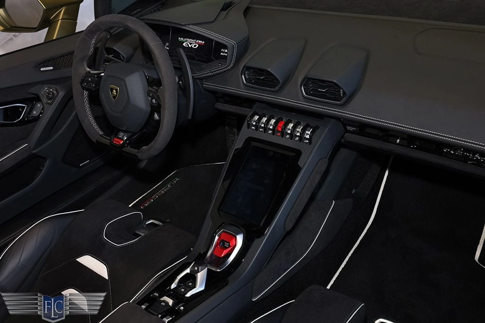 mph022_259260562_used_2022_lamborghini_huracan_evo_spyderrwd_9689_22989823_23_1024_2e6b0e54e2