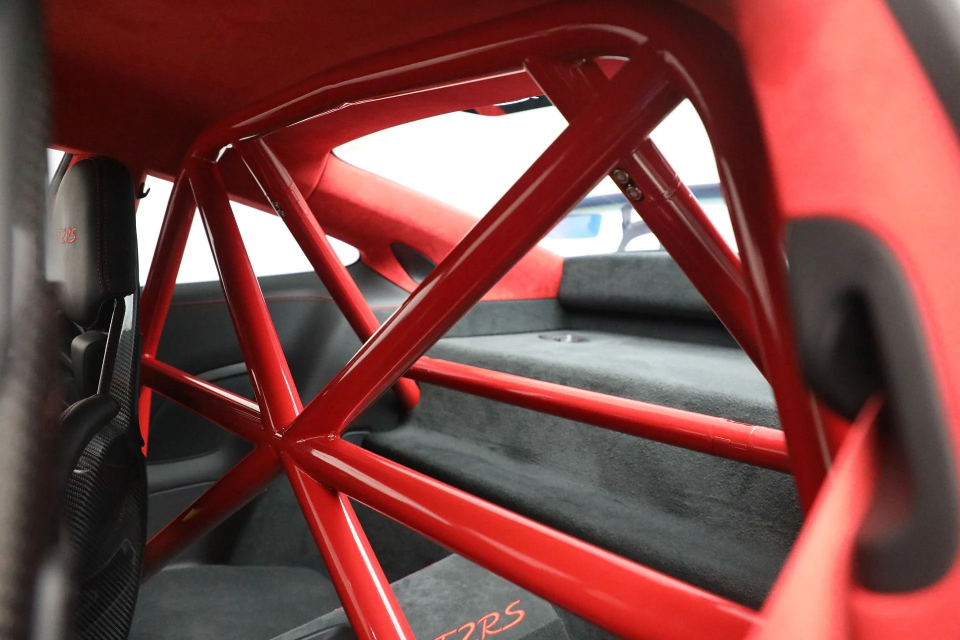 mph022_2602497349_Used_2018_Porsche_911_GT_2_RS_b2ce431185