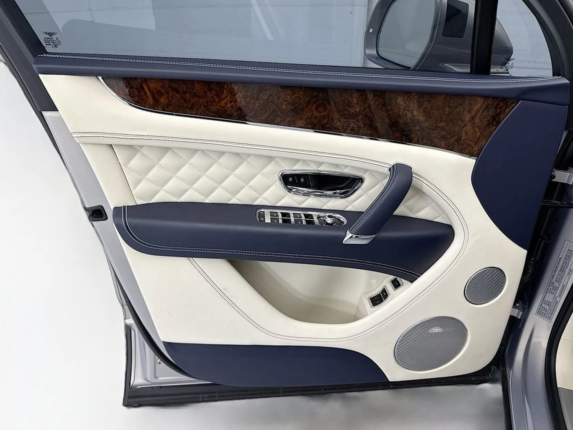 mph022_2604017266_used_2018_bentley_bentayga_8119_23013239_23_1024_d1d445ce28