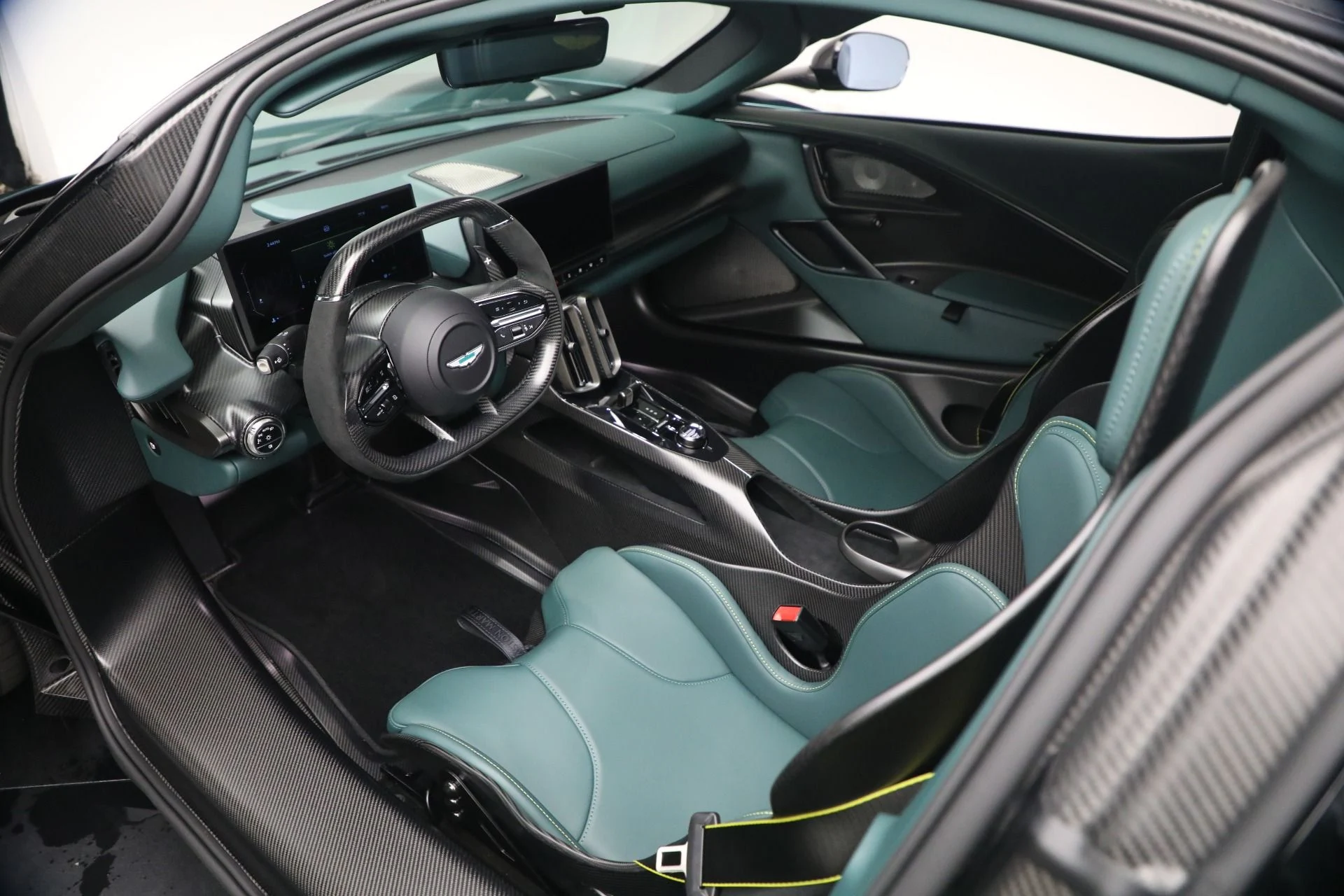mph022_2606442897_New_2026_Aston_Martin_Valhalla_1779312617_f9bdf4e10e