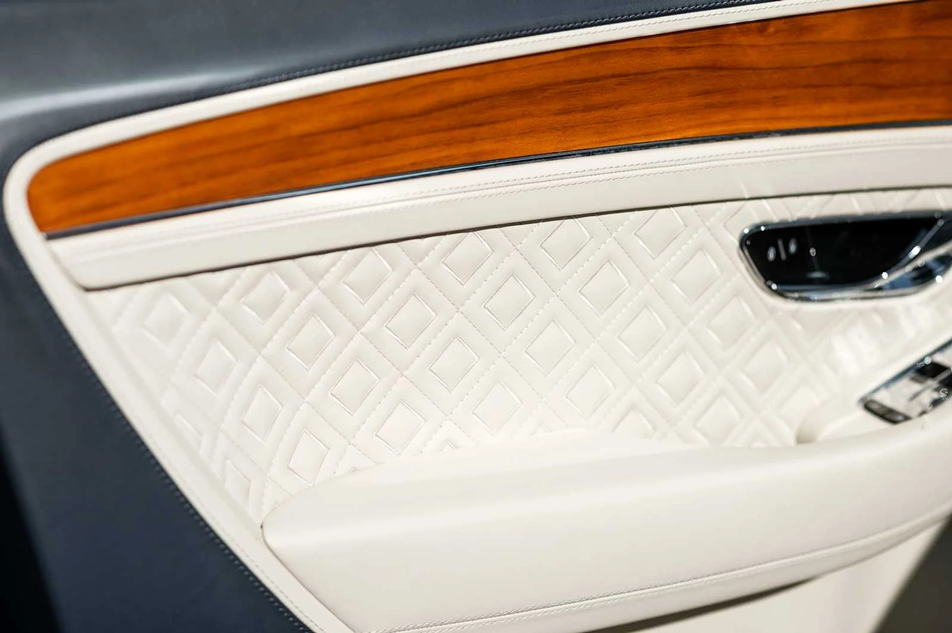 mph022_2608336291_fe82631d184a040d01a7b56e60e6b139x_68262fbb37