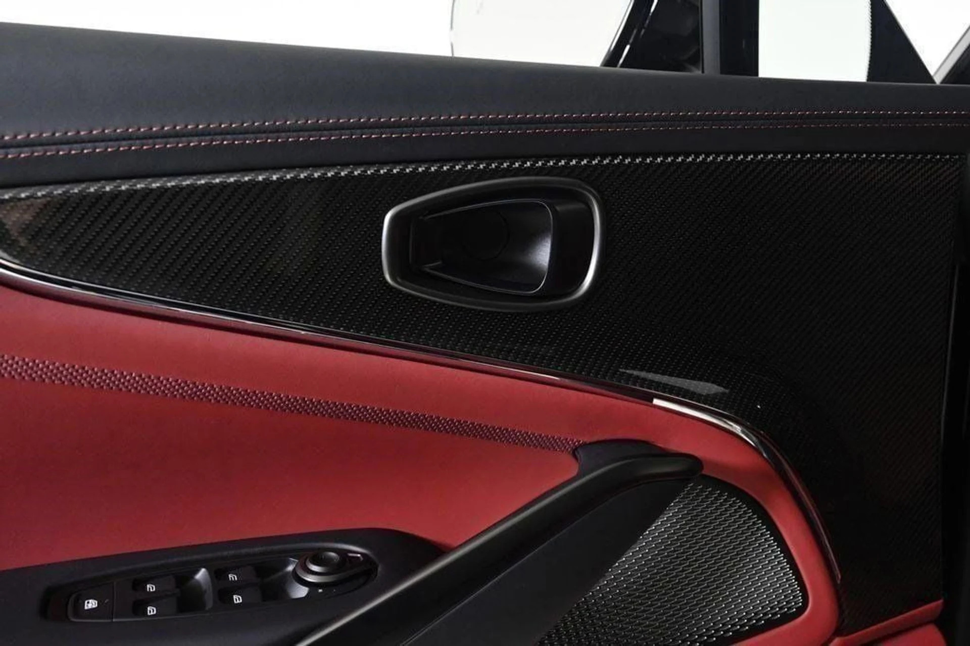 mph022_2611782738_new_2025_aston_martin_dbx_707awd_11350_22854625_22_1024_c0936e1973