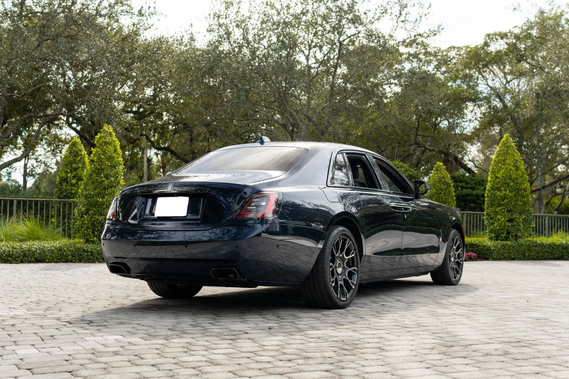 mph022_2612548704_Used_2023_Rolls_Royce_Black_Badge_Ghost_1765569637_d647fe2245