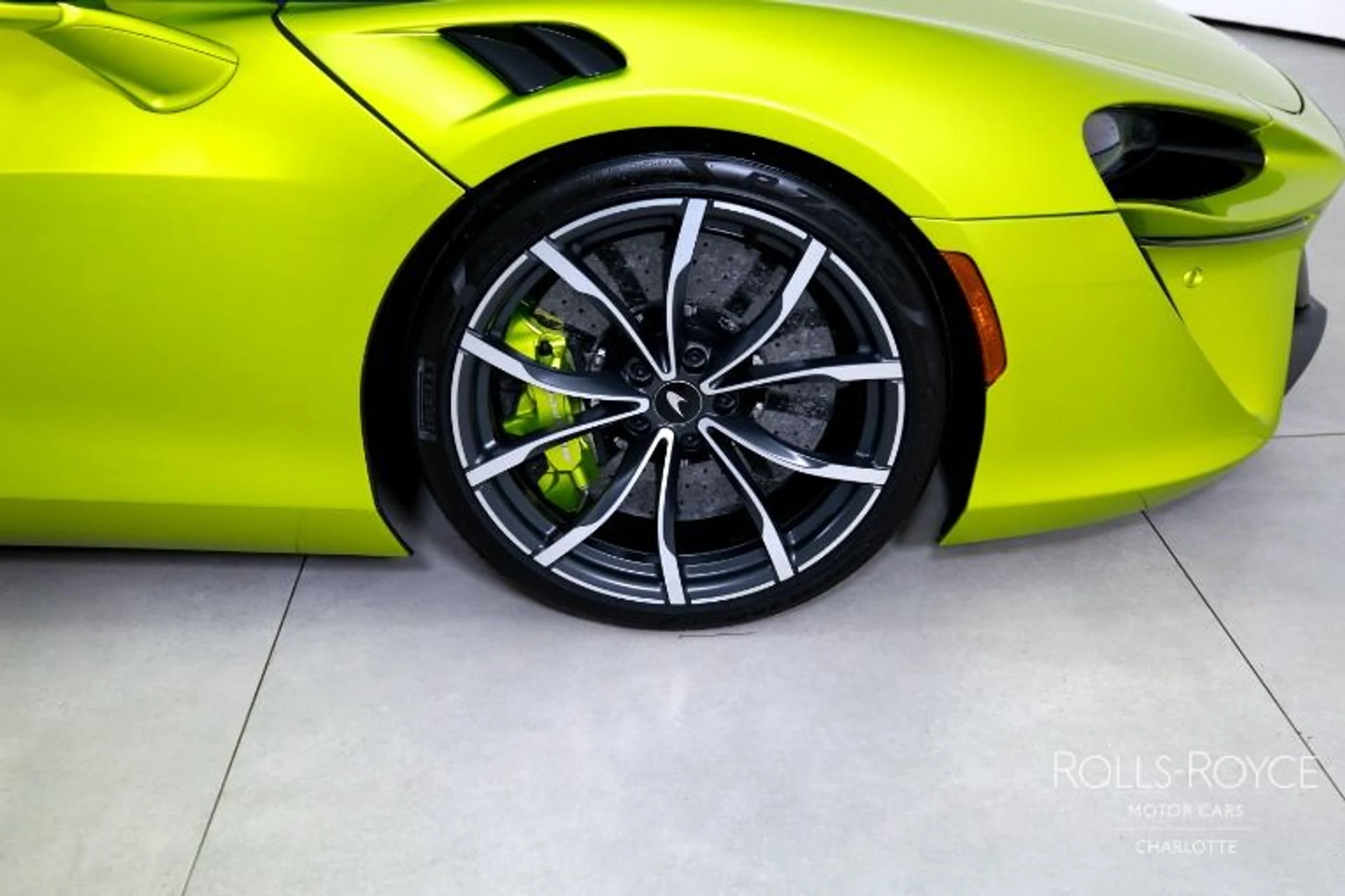 mph022_2614384980_Used_2023_Mc_Laren_Artura_51708a687e