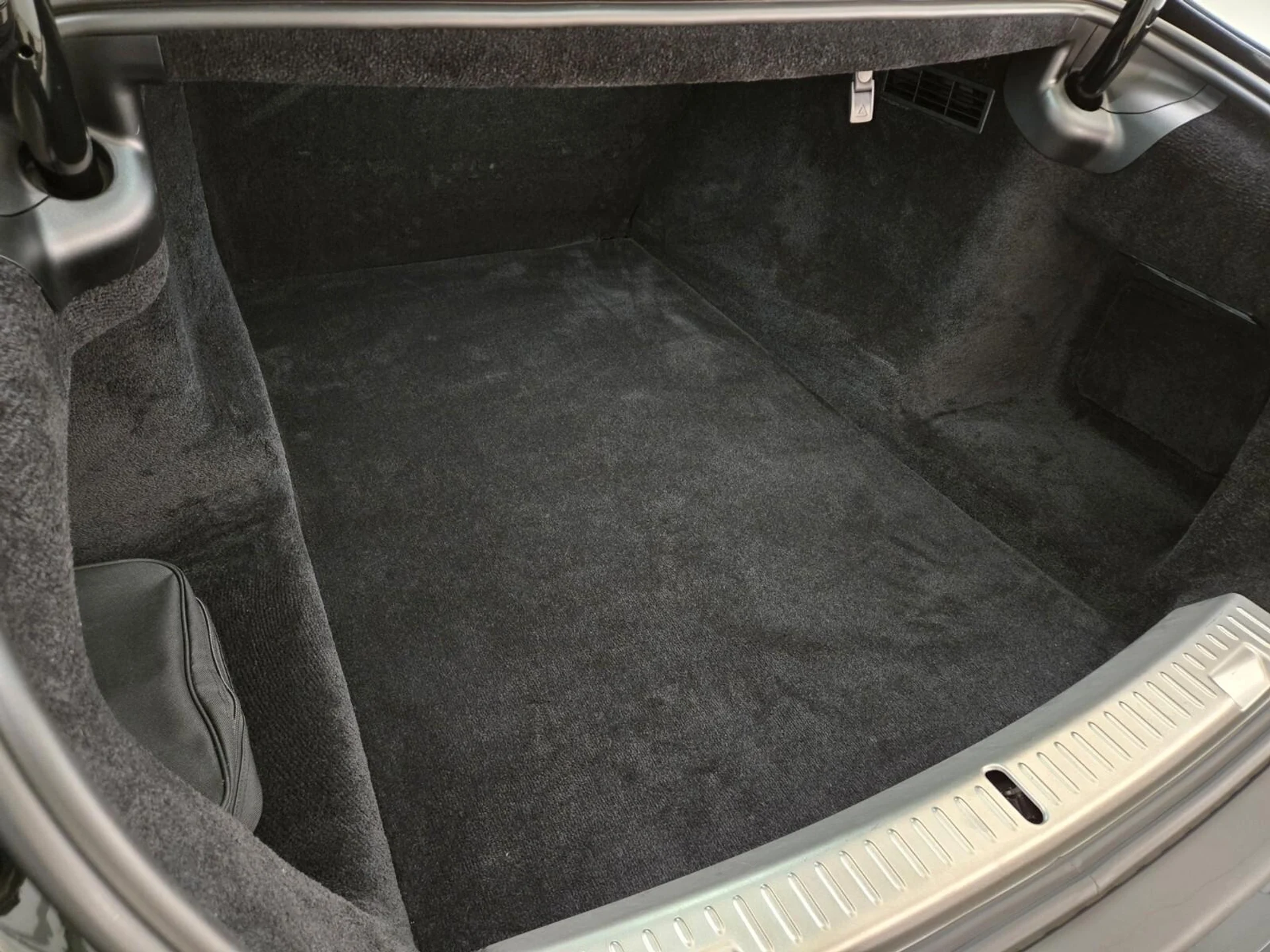 mph022_2615406121_Used_2022_Rolls_Royce_Ghost_Black_Badge_1770187636_7ecd855541