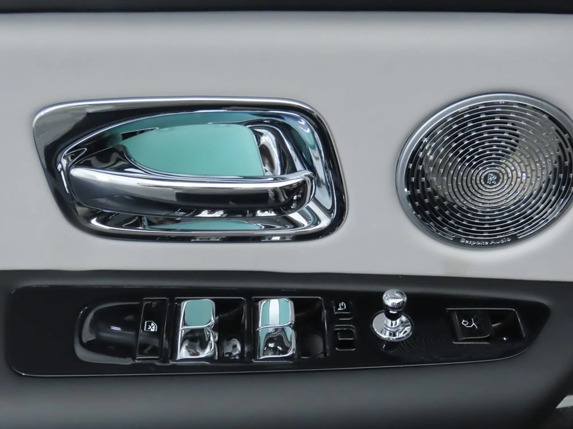 mph022_2623393901_used_2023_rolls_royce_cullinan_blackbadgesportutility_8119_22957248_23_1024_1f95ae277e