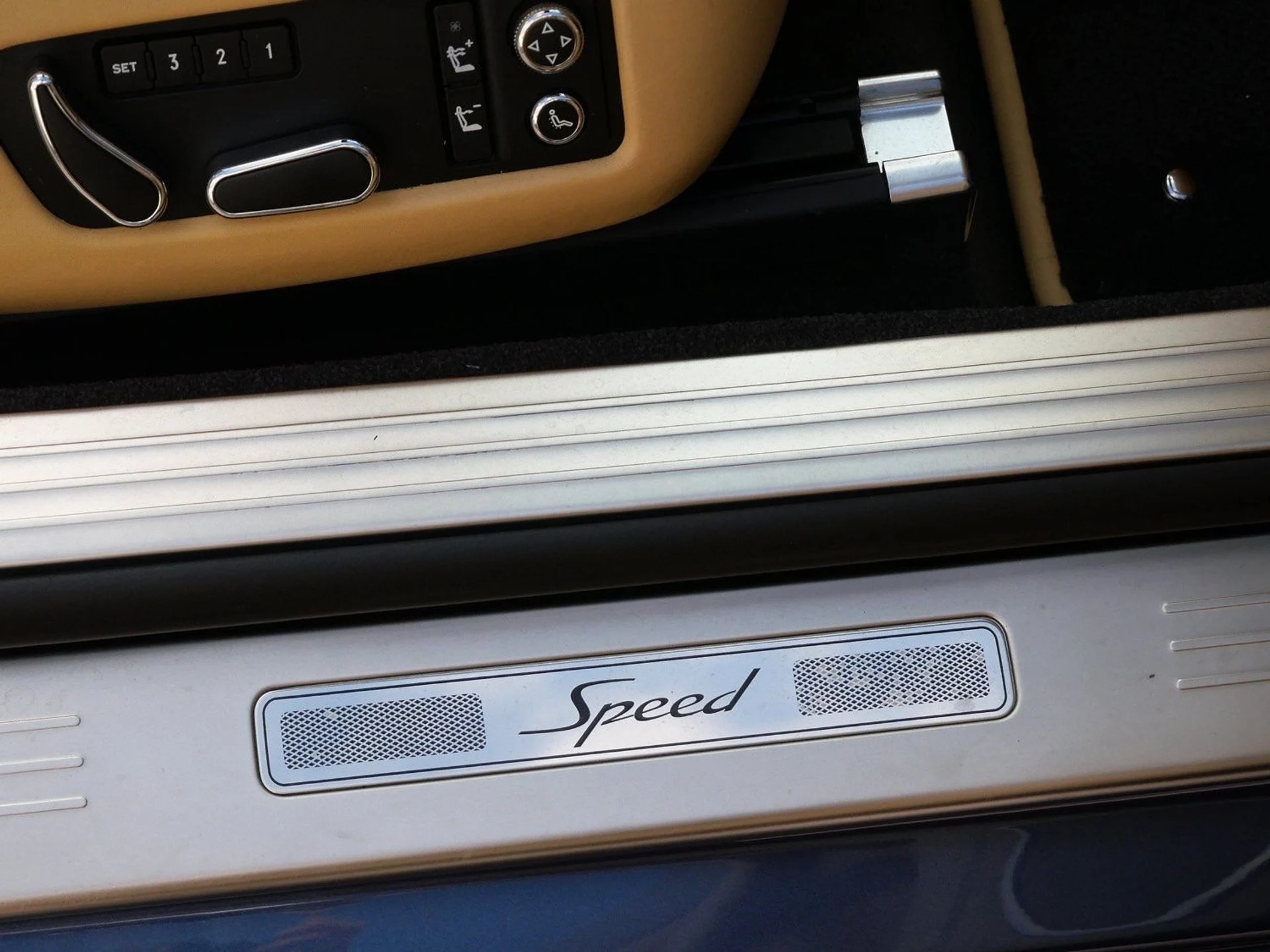 mph022_2626378238_8f8f1e3e784d136f7ace9977de1b10b4x_bcb49916f6