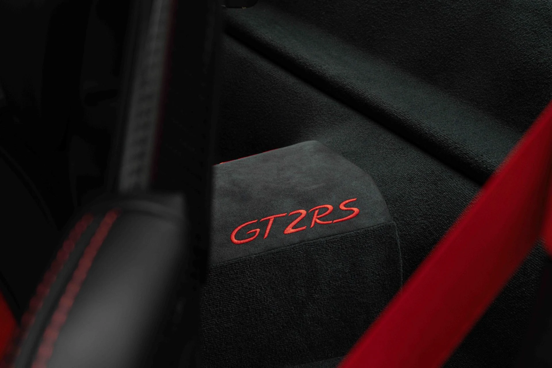 mph022_2630201741_Used_2018_Porsche_911_GT_2_RS_1774025657_5bed1206a2