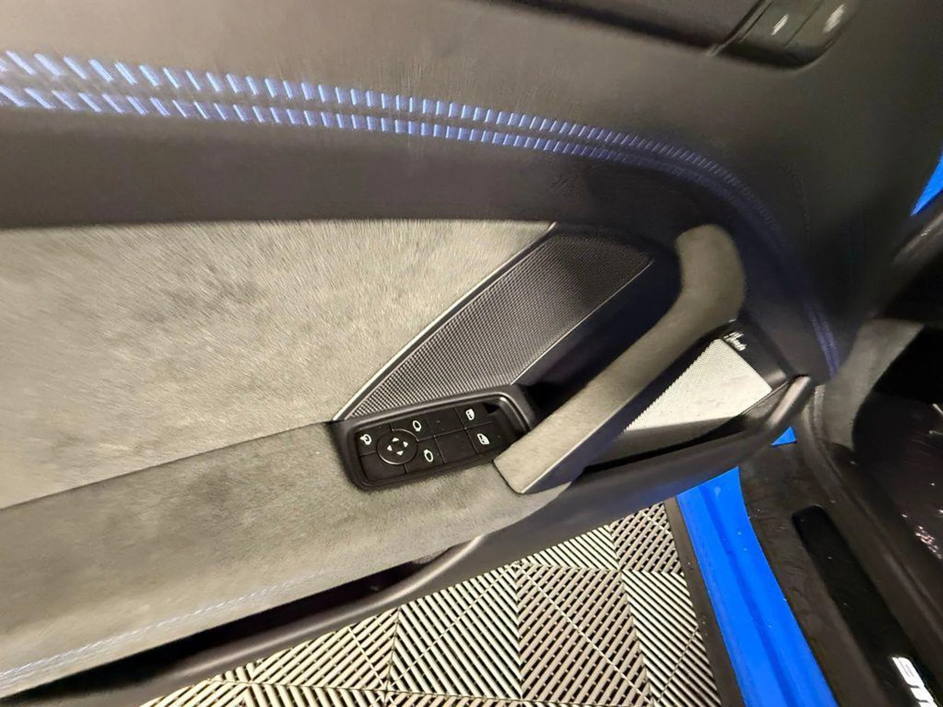 mph022_2630375160_9_l_VU_Jrh_E_Ay_ILWA_Iv6_Qdkb8xgg_a9ef6b9045