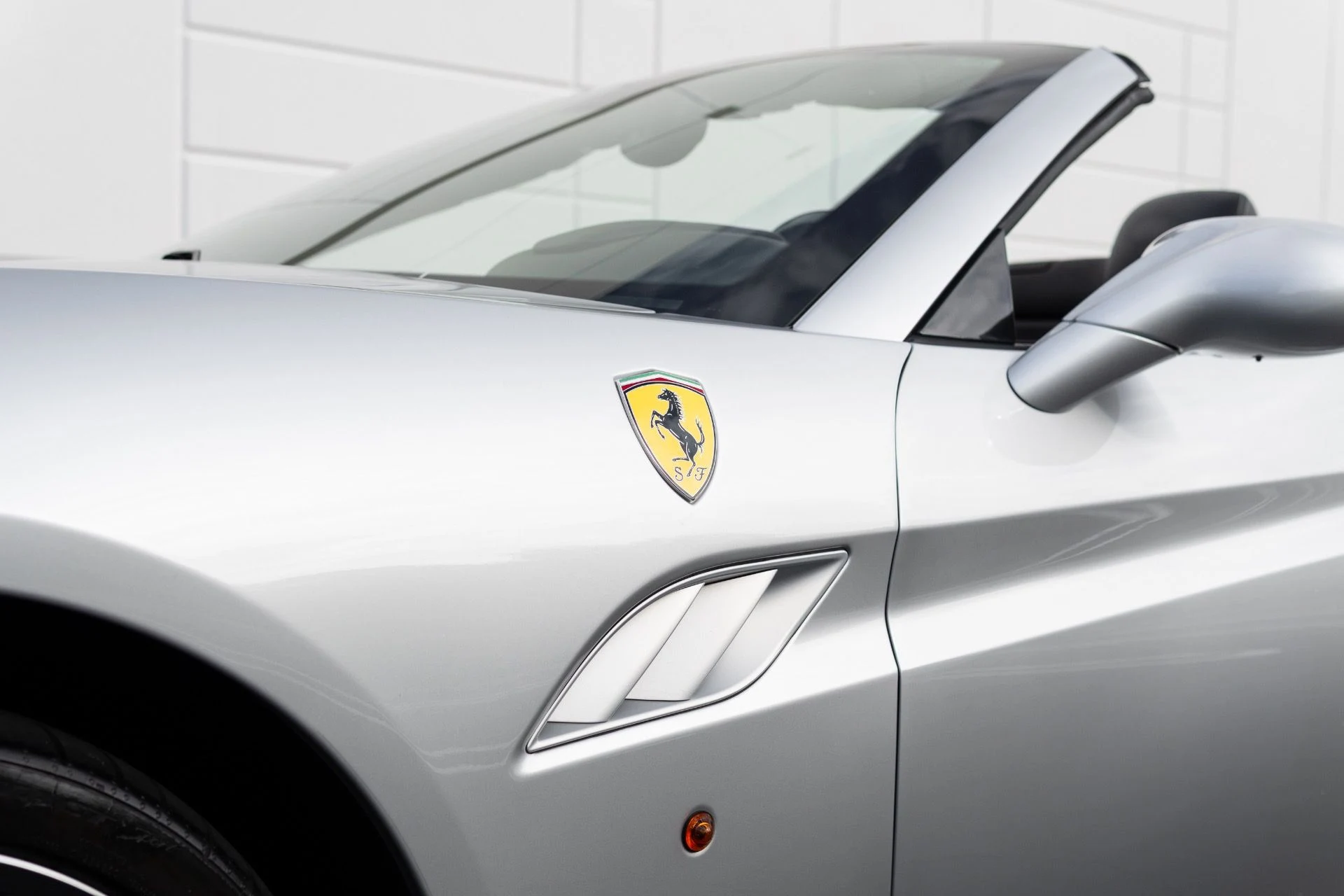 mph022_2648368236_Used_2014_Ferrari_California_1774924910_89840b9275