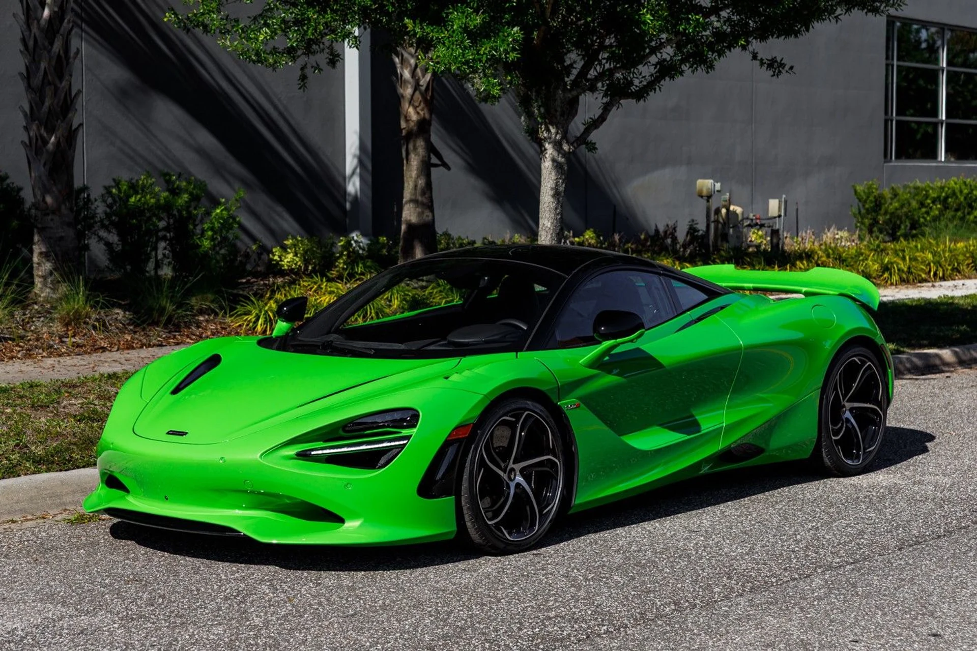 mph022_2664183767_668_p23_l_d56908417c