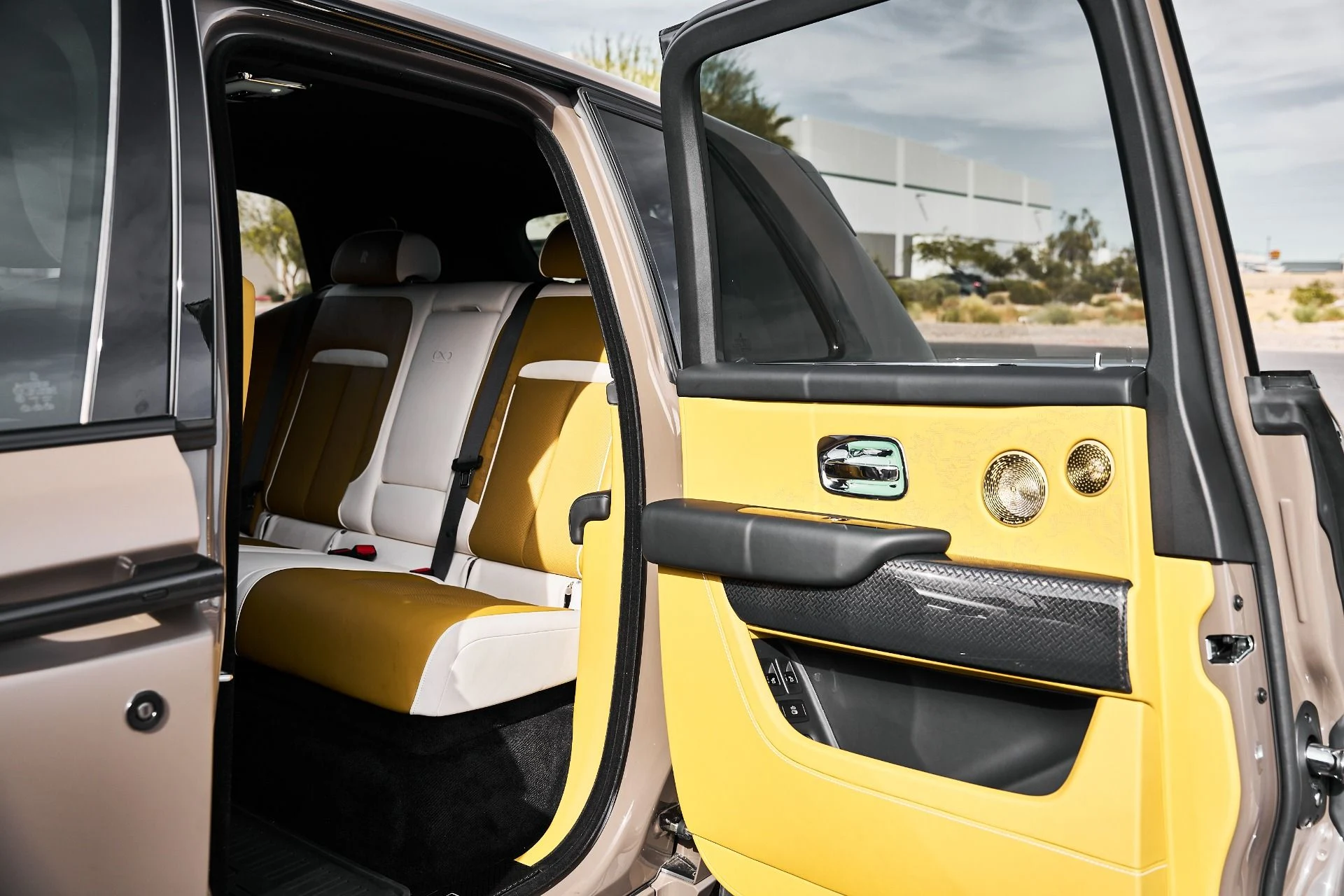 mph022_2666192342_Used_2026_Rolls_Royce_Cullinan_Black_Badge_1776556003_1b53b38f19