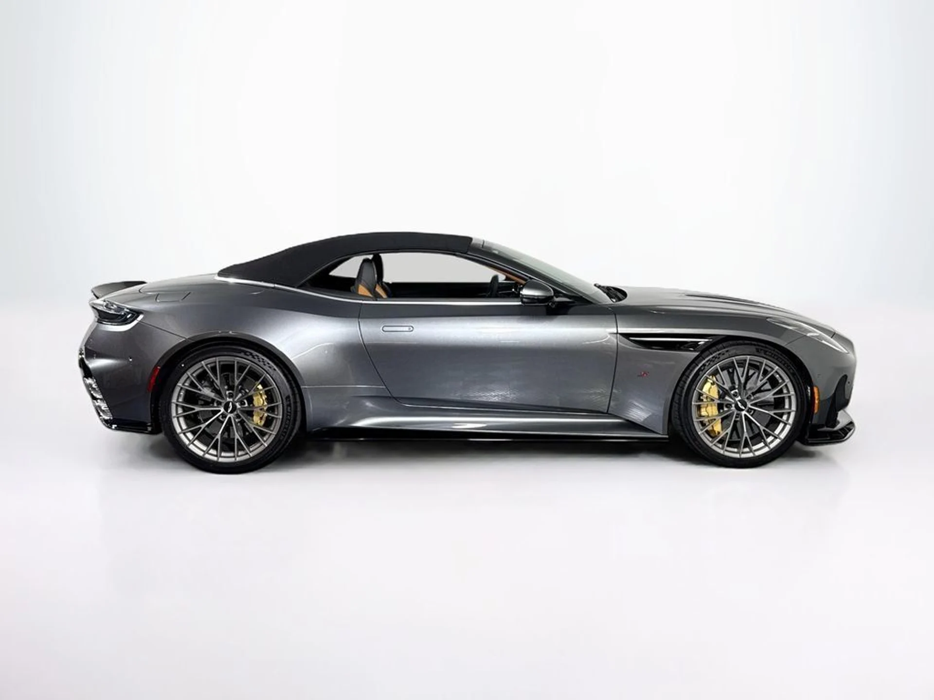 mph022_2681846041_new_2026_aston_martin_db12_s_volante_11350_23037477_23_1024_1b704badc8