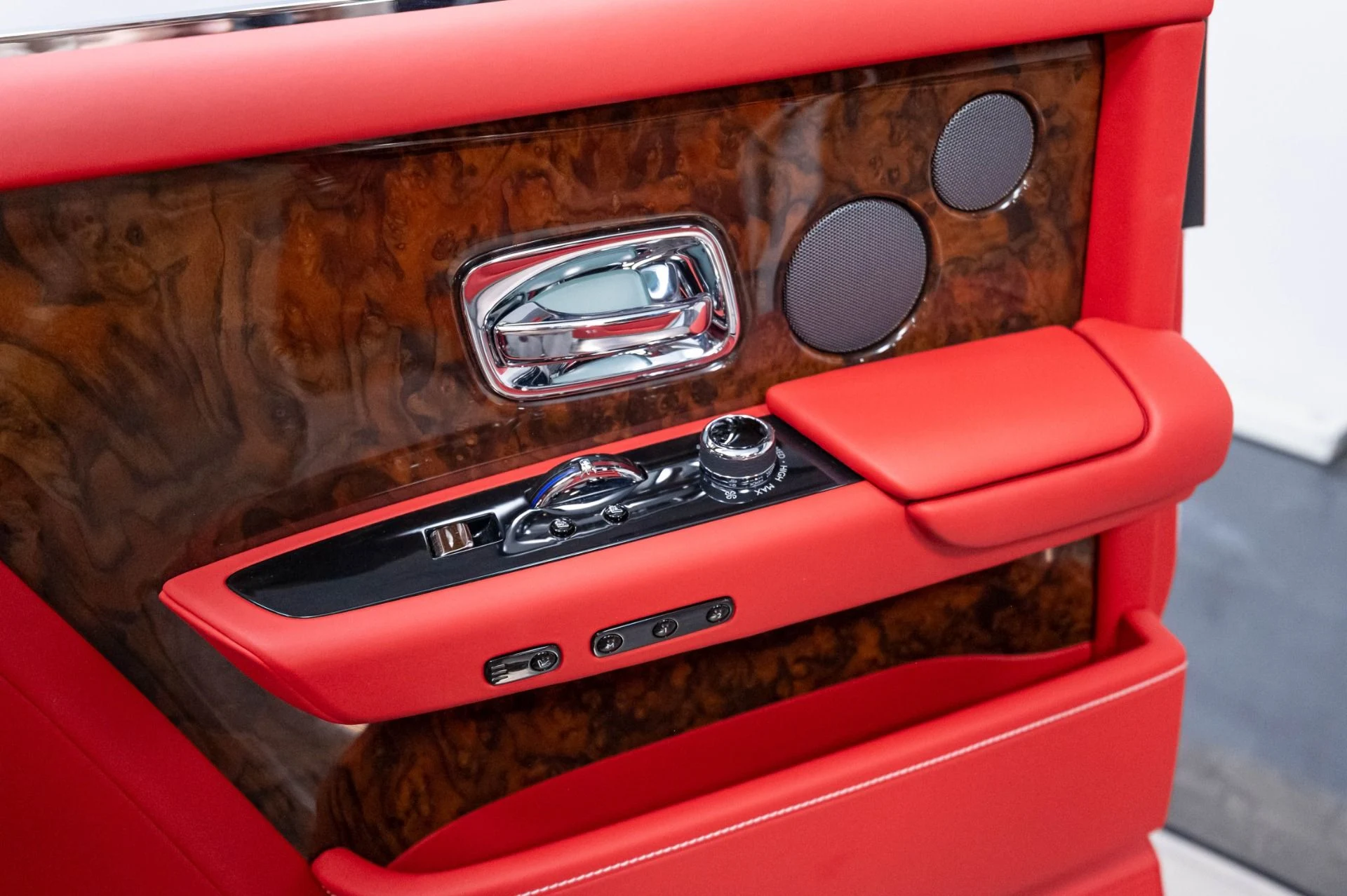 mph022_2684410352_Used_2019_Rolls_Royce_Phantom_1787168421_848ddd55e4