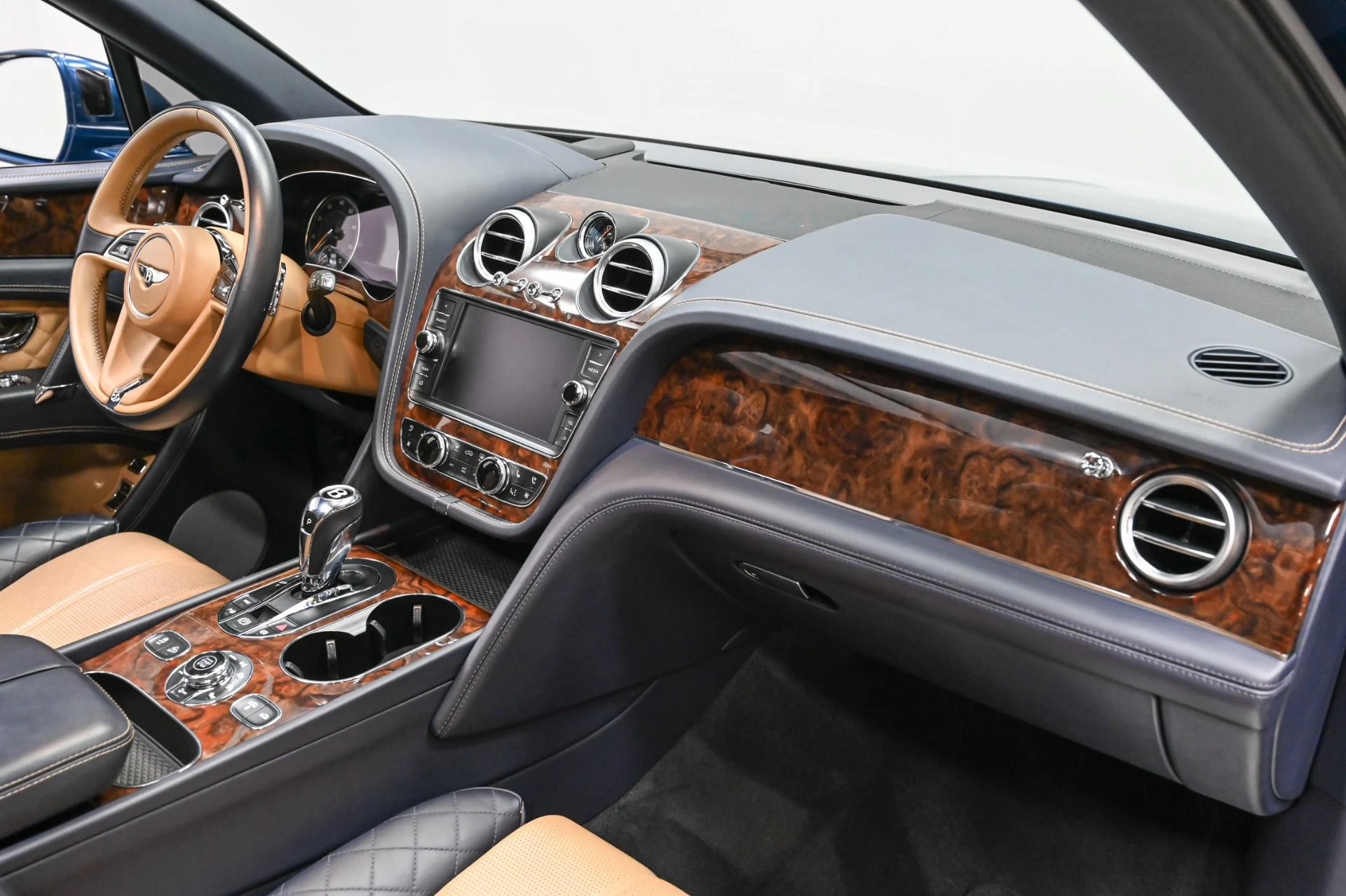 mph022_2685338754_Used_2018_Bentley_Bentayga_W12_1749249697_b111e72694