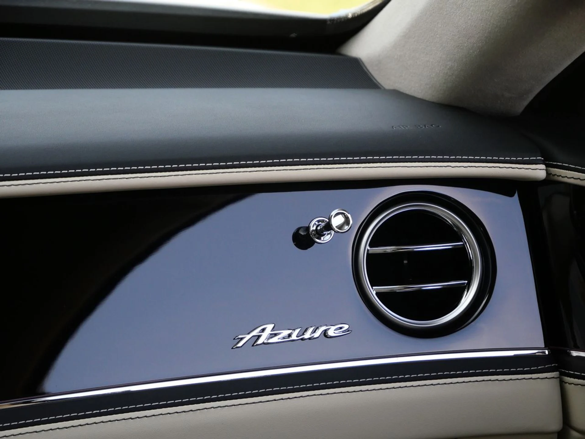 mph022_2687942940_359e49a89f0caed62ba2feb2d634b48dx_ccd7f976ab