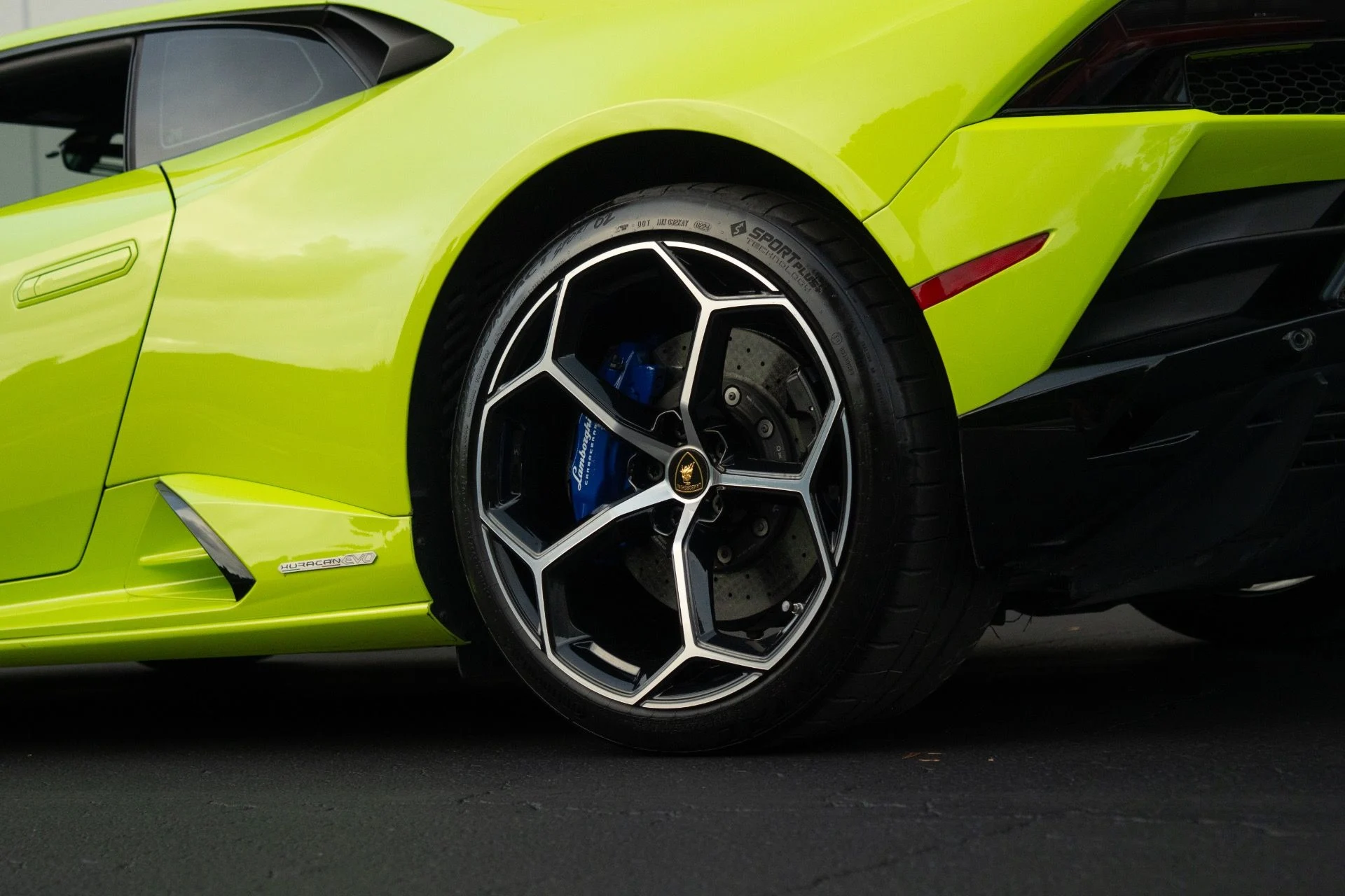 mph022_2695932755_Used_2020_Lamborghini_Huracan_EVO_1764467698_6d57541531