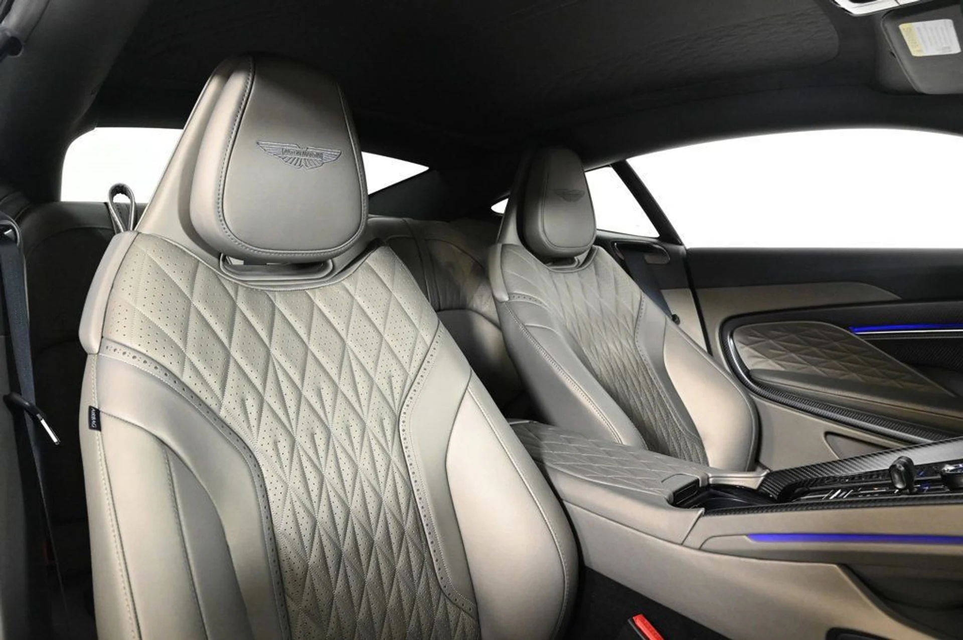 mph022_269791000_new_2026_aston_martin_db12_11350_22941793_22_1024_a613bda57c