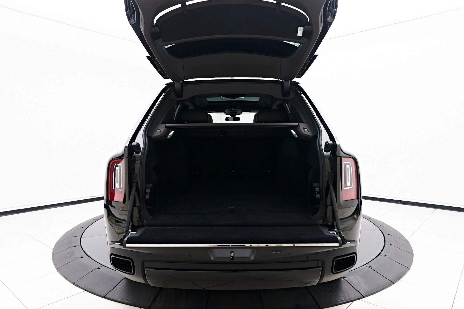 mph022_2699392915_Used_2024_Rolls_Royce_Cullinan_Base_1757032544_46d49f2119