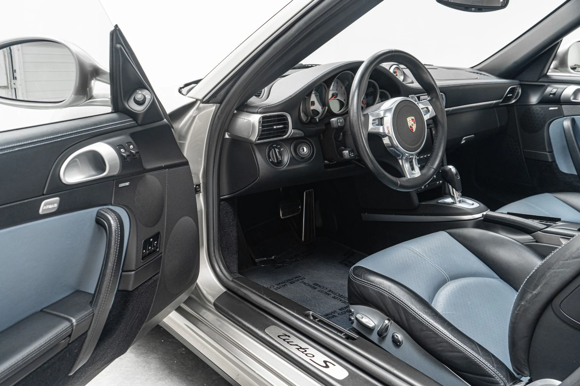 mph022_2703177943_Used_2012_Porsche_911_Turbo_S_1757347118_eabb622302
