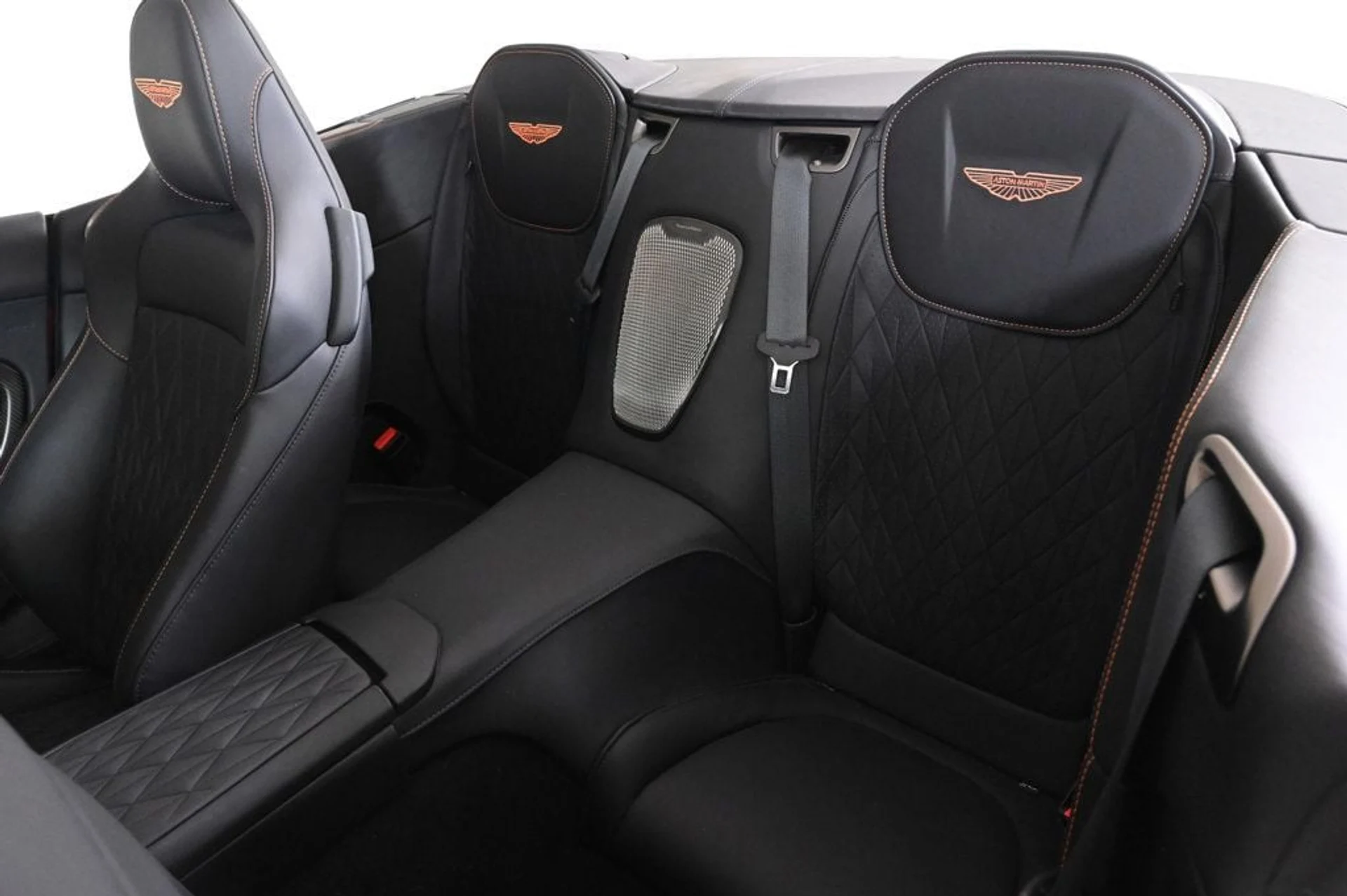 mph022_2703919070_used_2024_aston_martin_db12_volante_11350_22910068_22_1024_46d15b0527