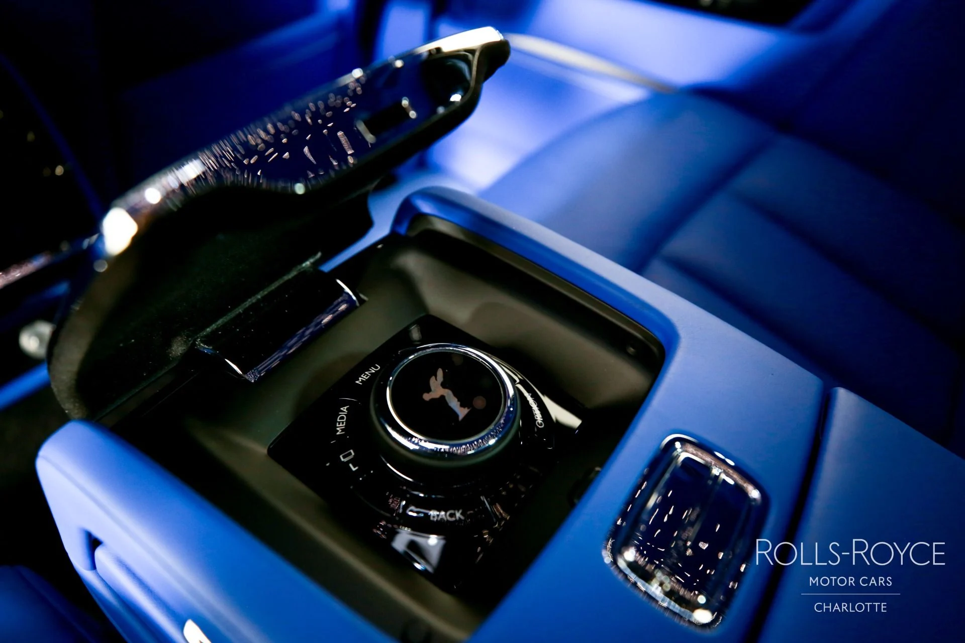 mph022_2705848464_Used_2024_Rolls_Royce_Phantom_1789145649_006a23b88d