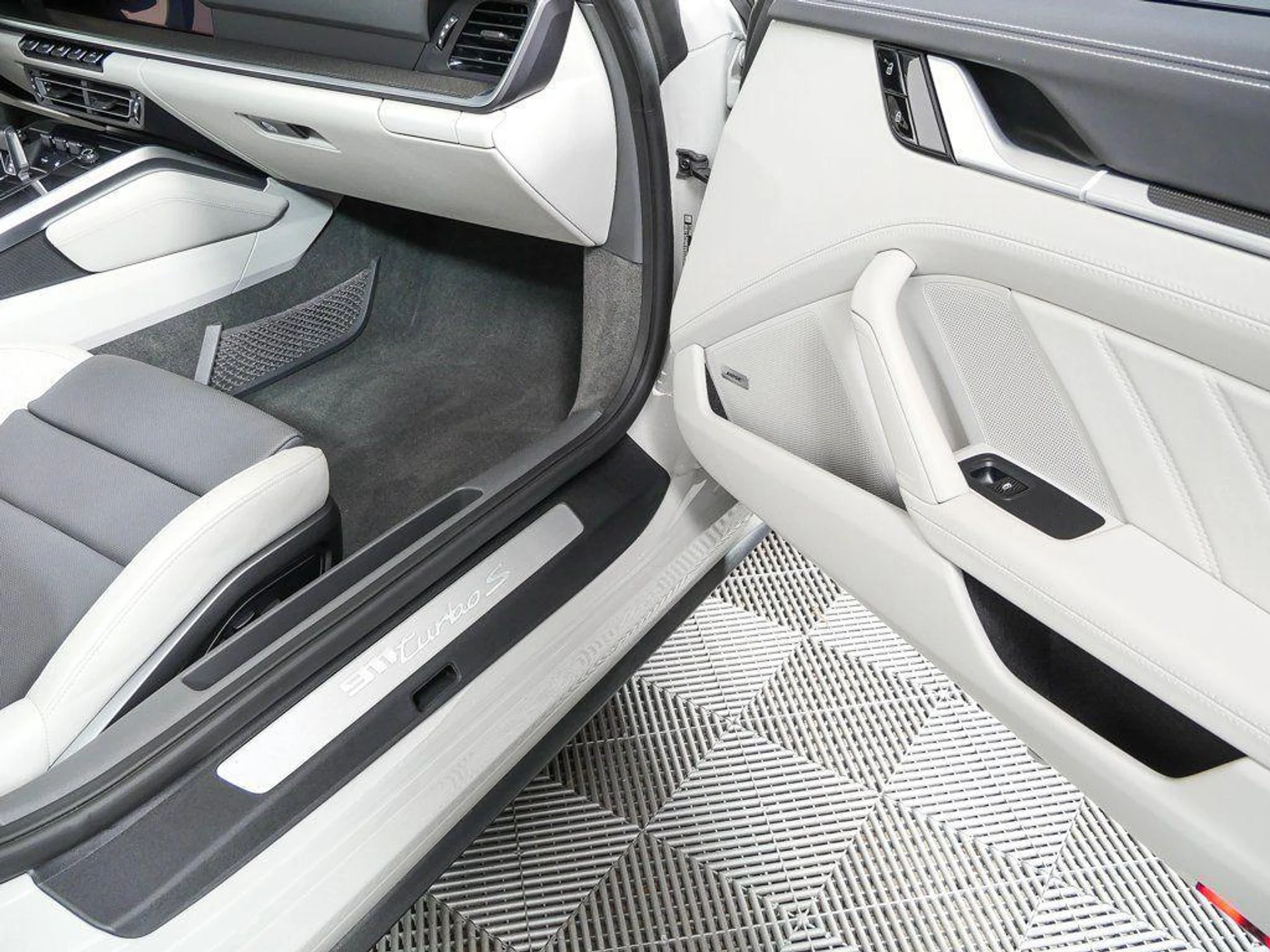 mph022_2707574619_AI_5_Hc_Dywseu_X38_Mxg_Hs9218tm_Q8_ebe275dfd6