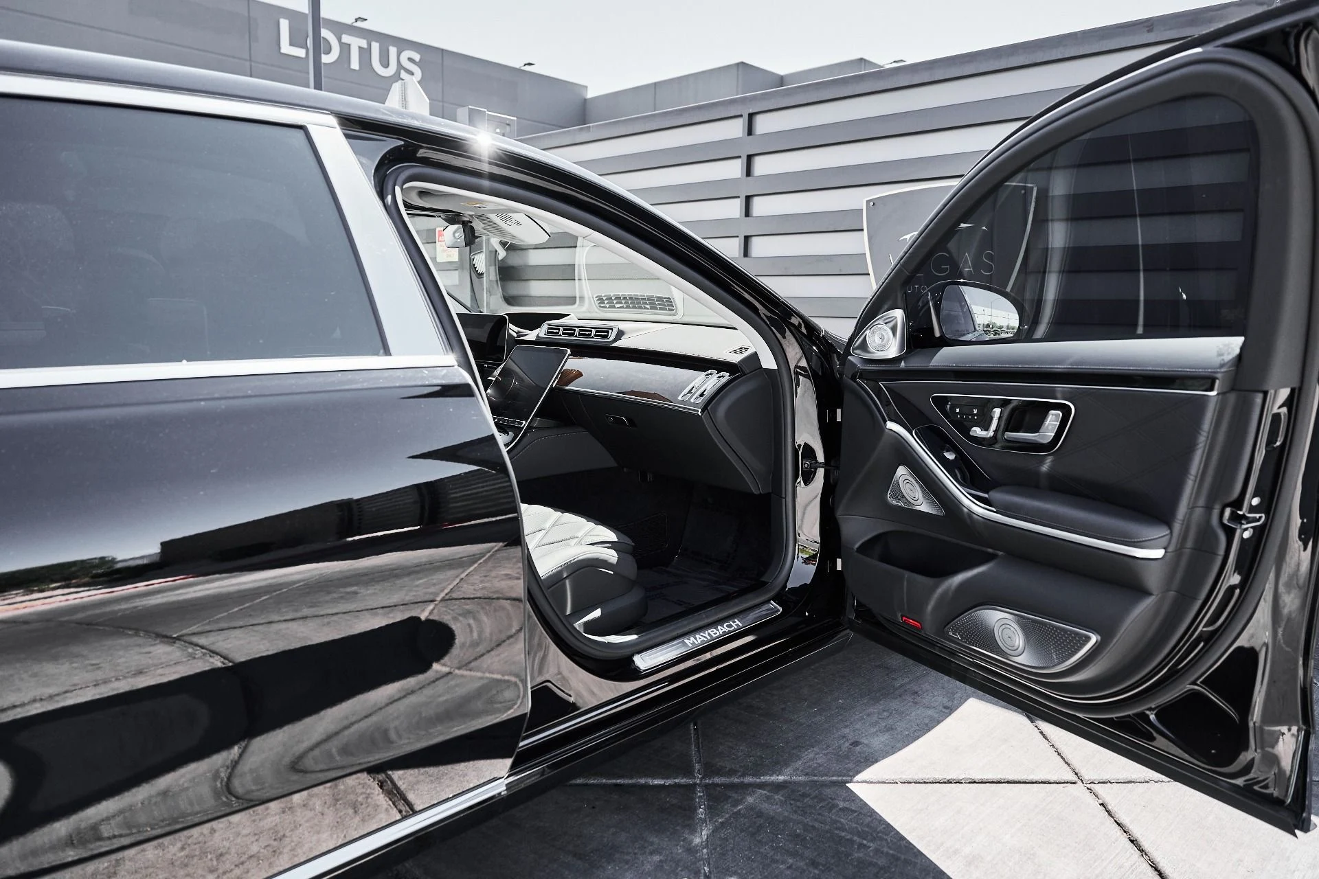 mph022_2710645930_Used_2023_Mercedes_Benz_S_Class_Maybach_S_680_1781575793_b75b9372e2