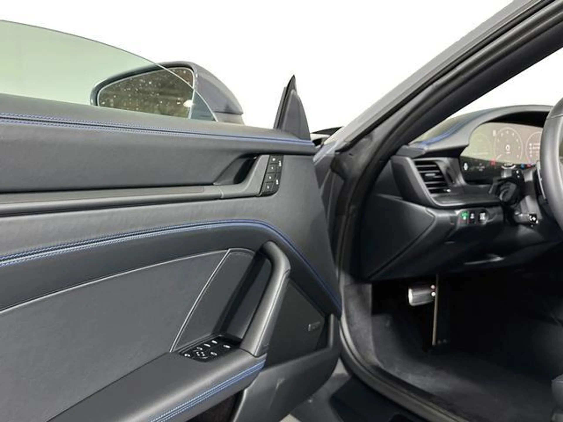 mph022_2715877660_h_7_JD_2_E_Zsq1z3_Oo_E_Pu1vwkxqm_M_3fde30e17d