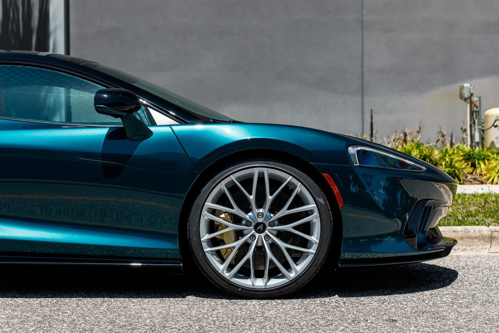 mph022_2716975535_672_p23_l_73f7703360