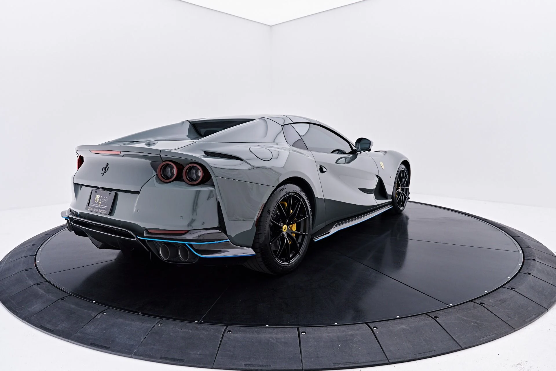 mph022_2720737664_Used_2023_Ferrari_812_GTS_Base_1785431352_ca9d3e7251