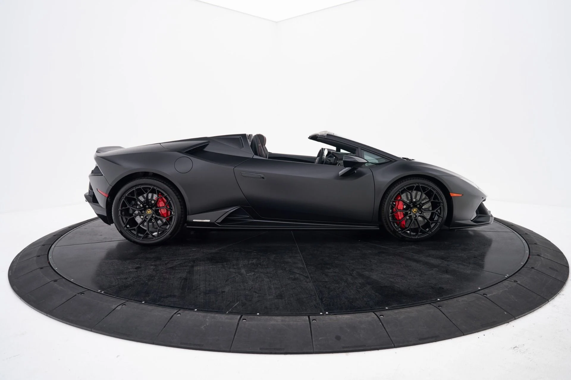 mph022_2721656149_Used_2022_Lamborghini_Huracan_EVO_Base_1792542181_e571dccdd4