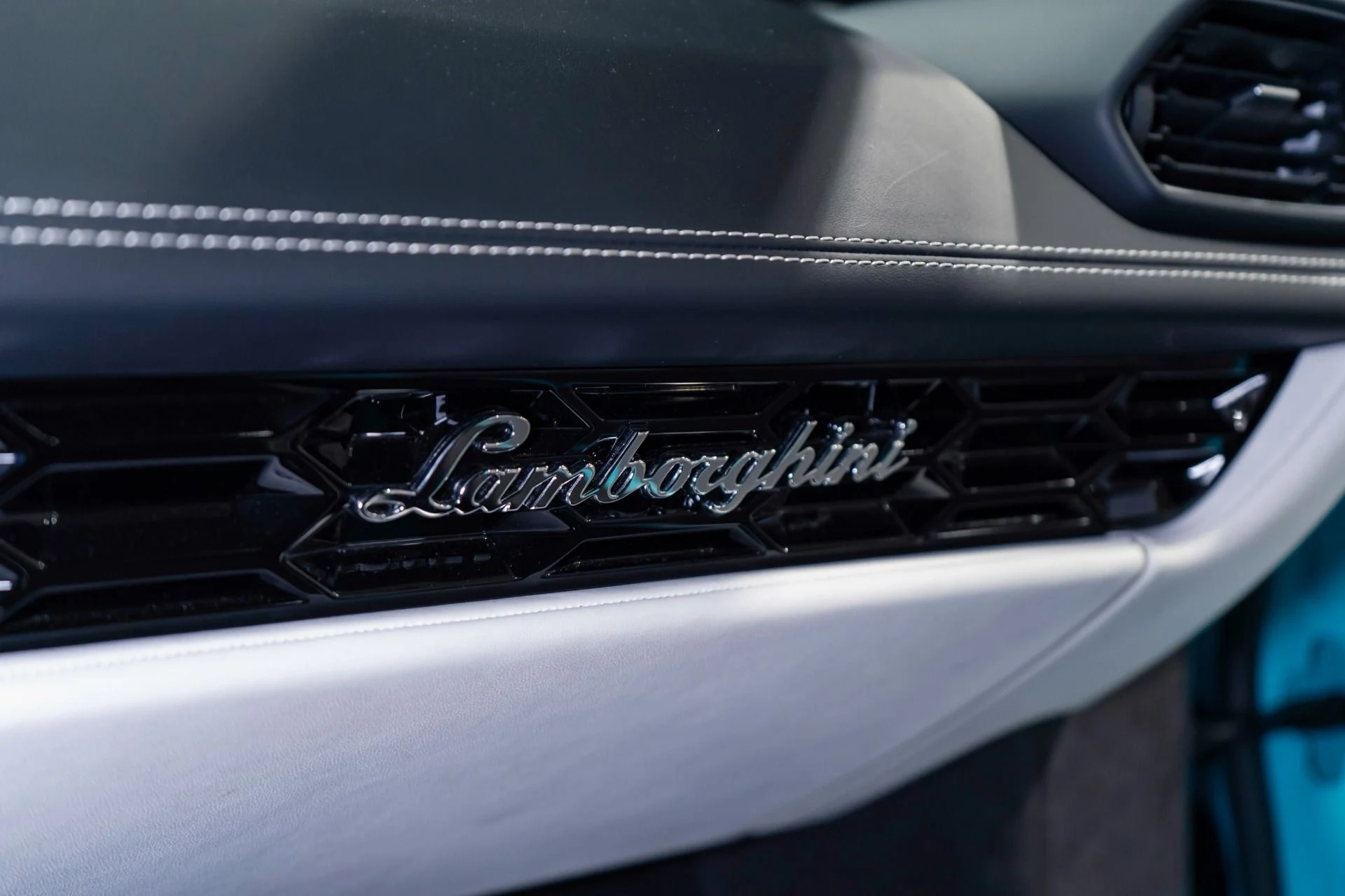 mph022_2724519423_Used_2023_Lamborghini_Huracan_Tecnica_Ad_Personam_Blu_Glauco_1770773023_e6fbb59330