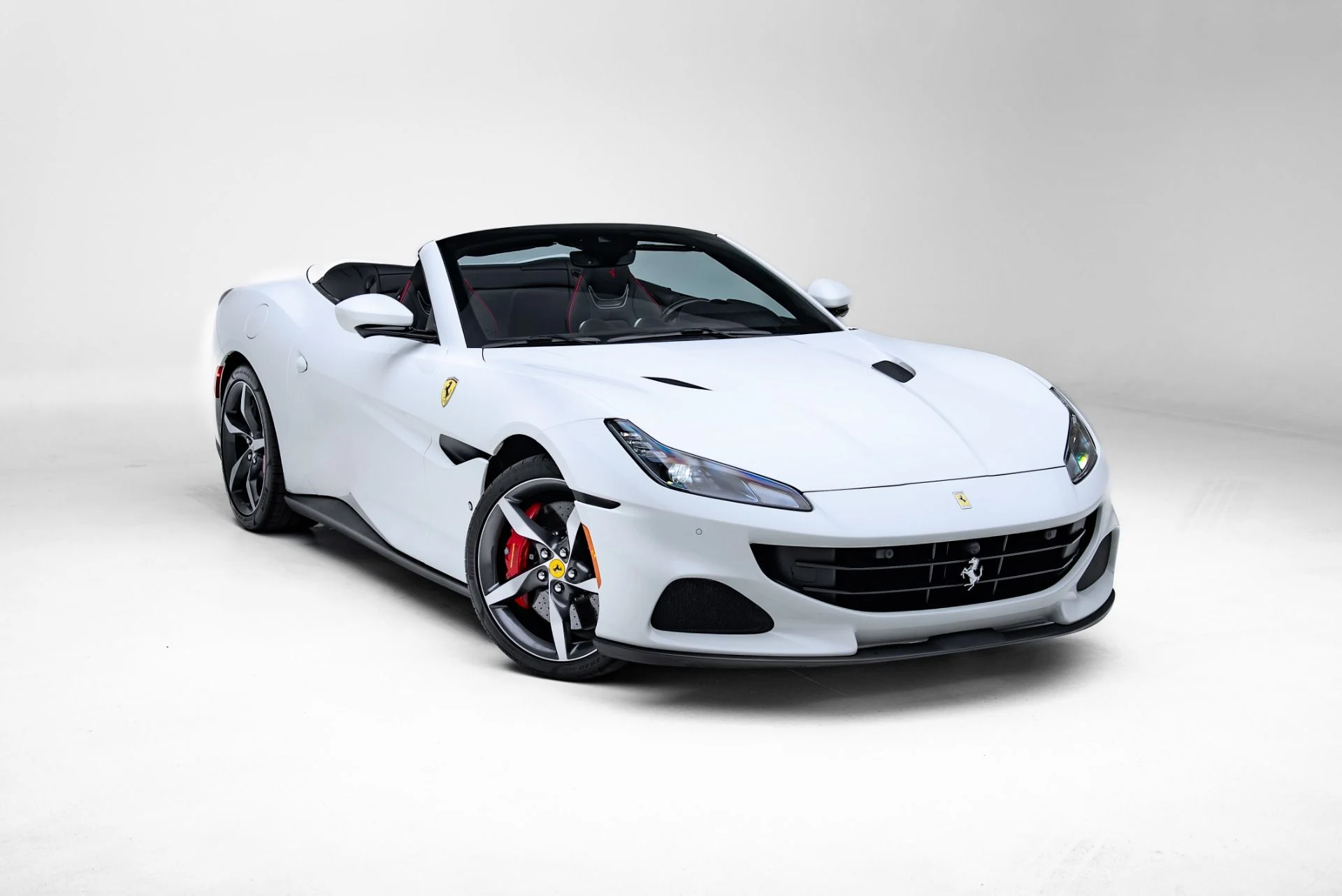 mph022_2725790498_Used_2022_Ferrari_Portofino_M_1773357506_e6e535822e