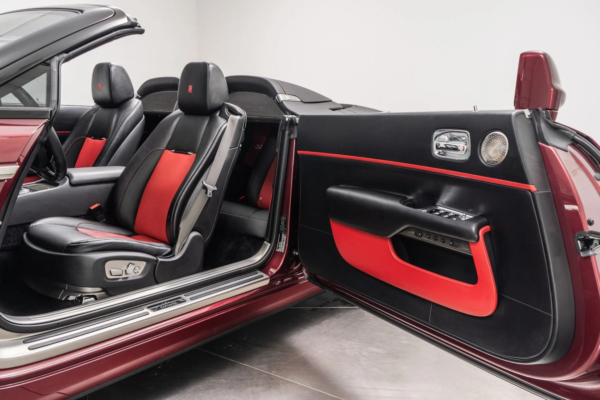 mph022_2726496963_Used_2019_Rolls_Royce_Dawn_Black_Badge_1773693933_4652f3e2b4