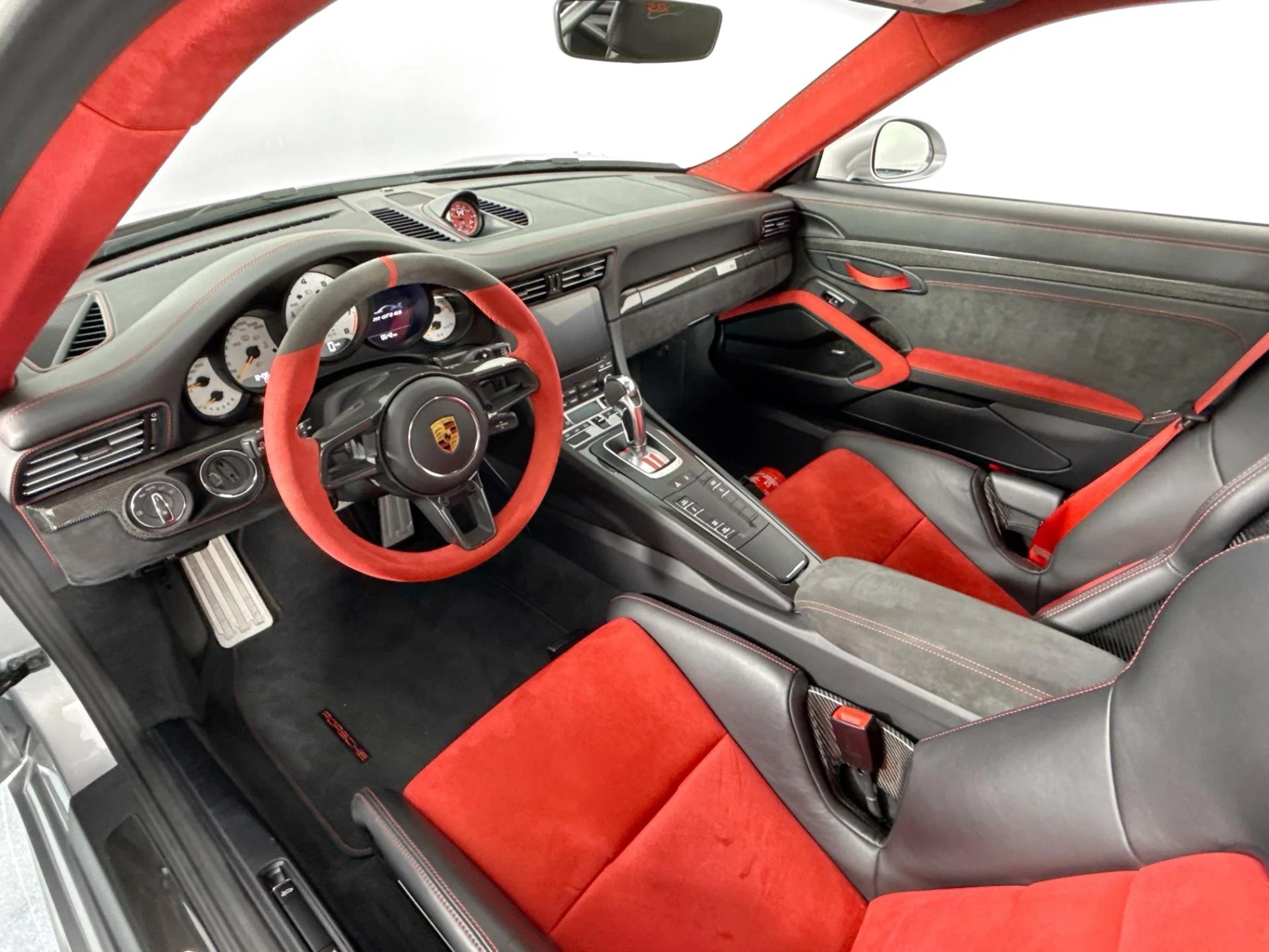 mph022_2731487083_Used_2018_Porsche_911_GT_2_RS_1784762977_f2cf2d99db