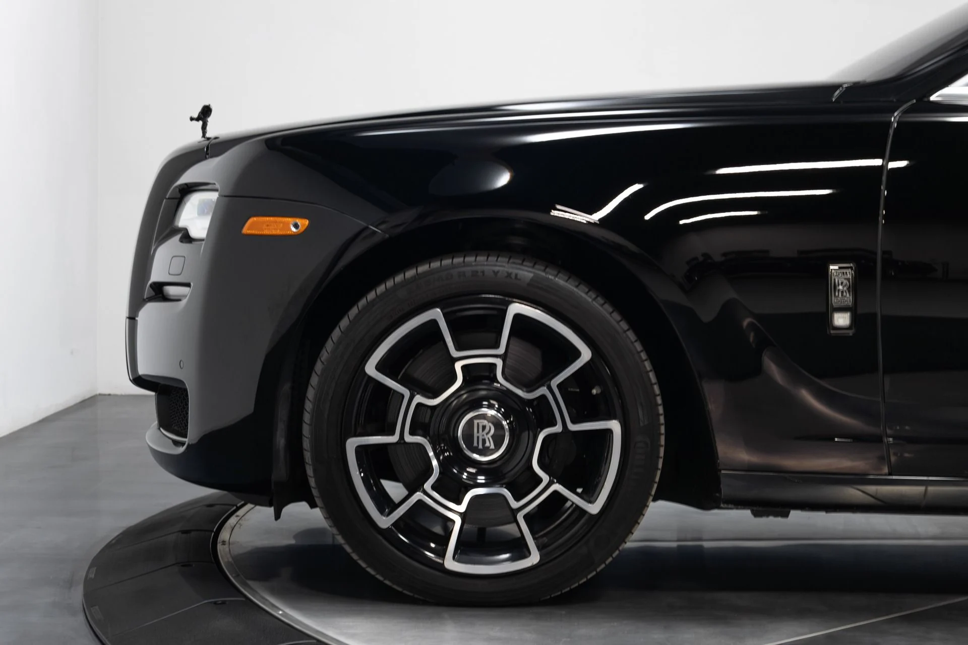 mph022_2733445635_Used_2017_Rolls_Royce_Ghost_Black_Badge_1764012368_a4dd3d9abb