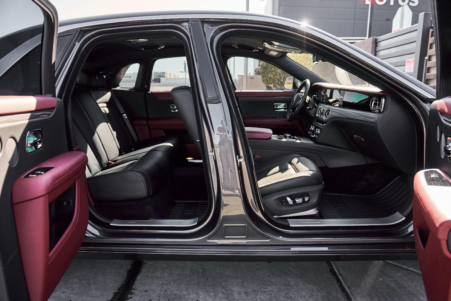 mph022_2747843560_Used_2023_Rolls_Royce_Ghost_1770699523_3141d63130