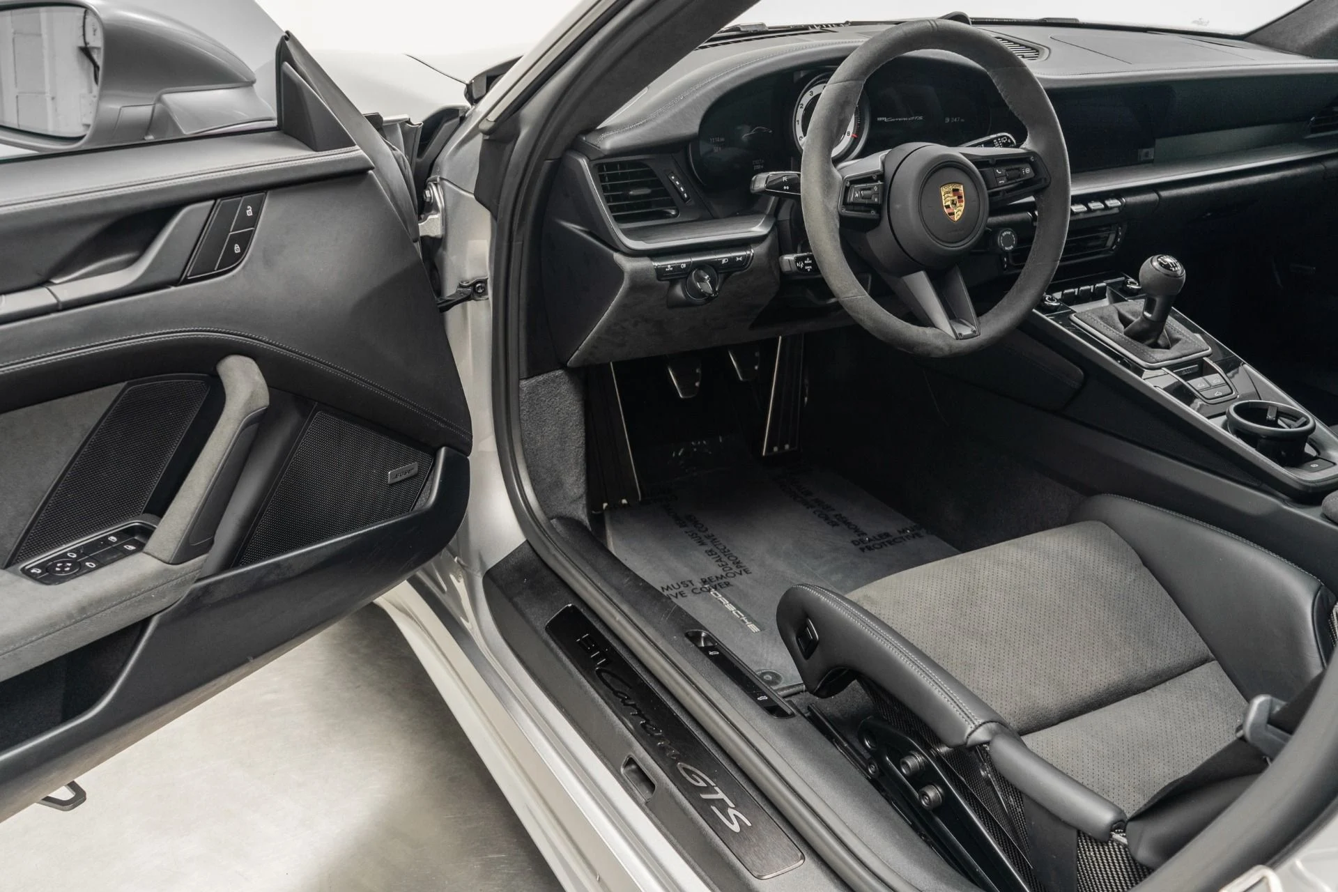 mph022_2748976055_Used_2022_Porsche_911_Carrera_4_GTS_1761075879_81b521ee8c