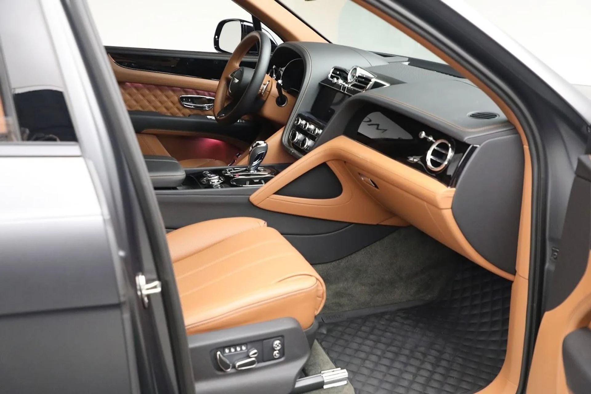 mph022_2753937748_Used_2023_Bentley_Bentayga_S_V8_77dc87b04c
