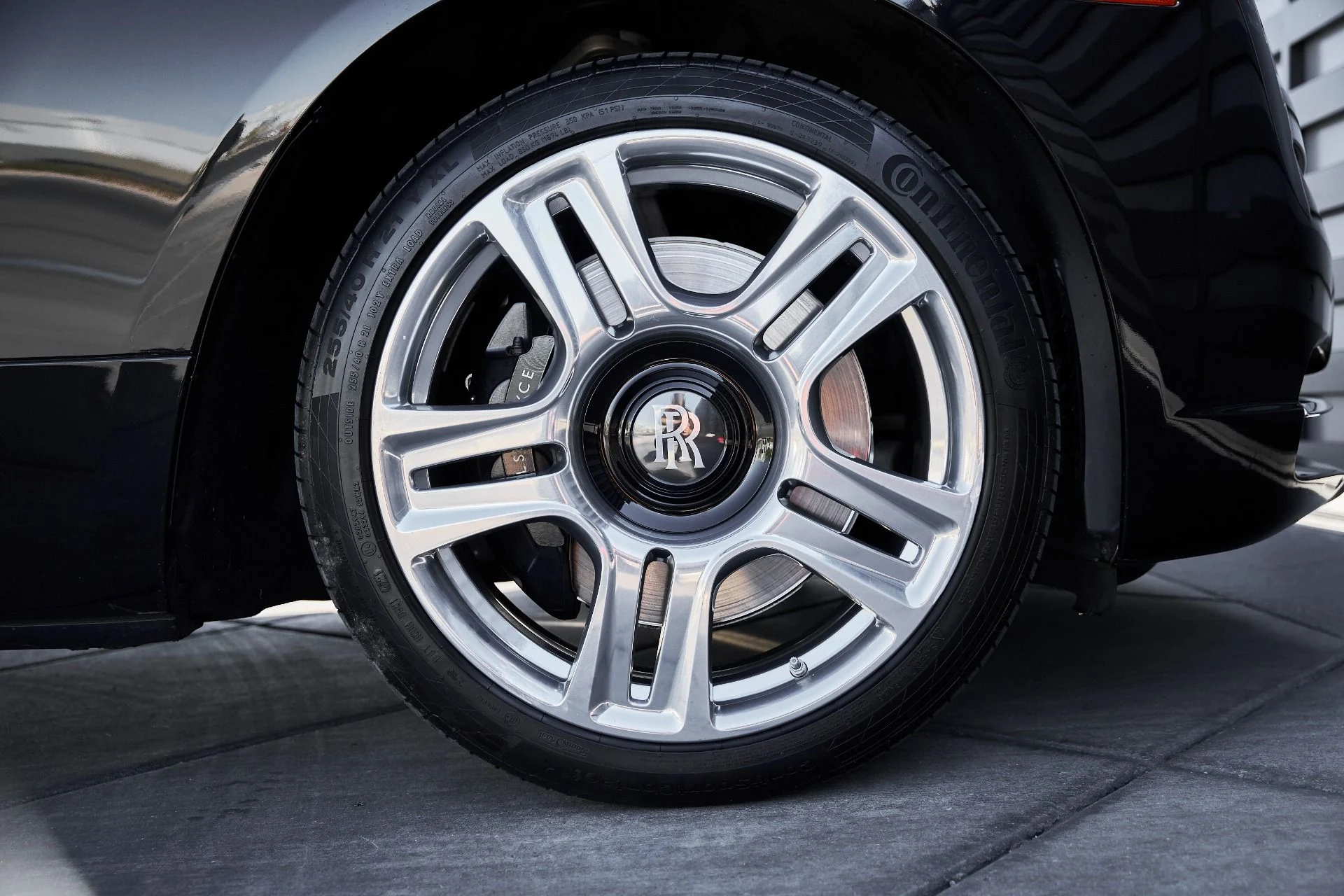 mph022_2760514378_Used_2016_Rolls_Royce_Dawn_Base_1770086699_5283ed4971