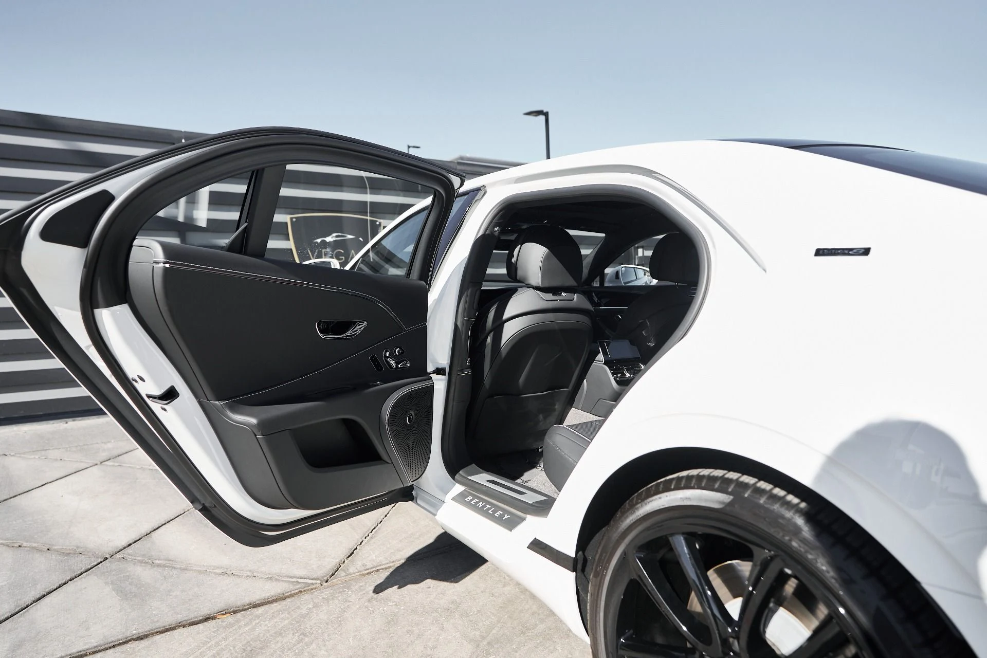 mph022_2760735888_Used_2024_Bentley_Flying_Spur_S_1761779901_77d18c7274