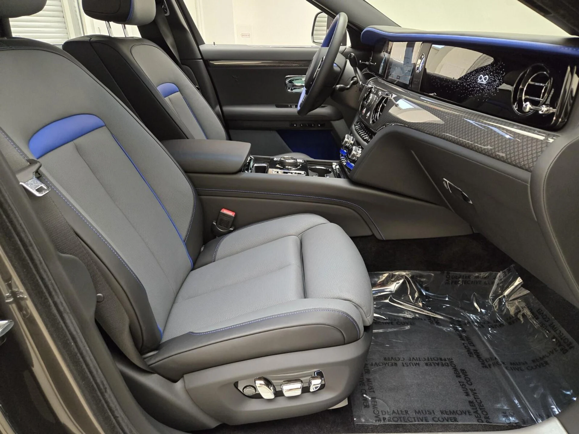 mph022_2769090314_Used_2023_Rolls_Royce_Ghost_1741259143_fceafeba30