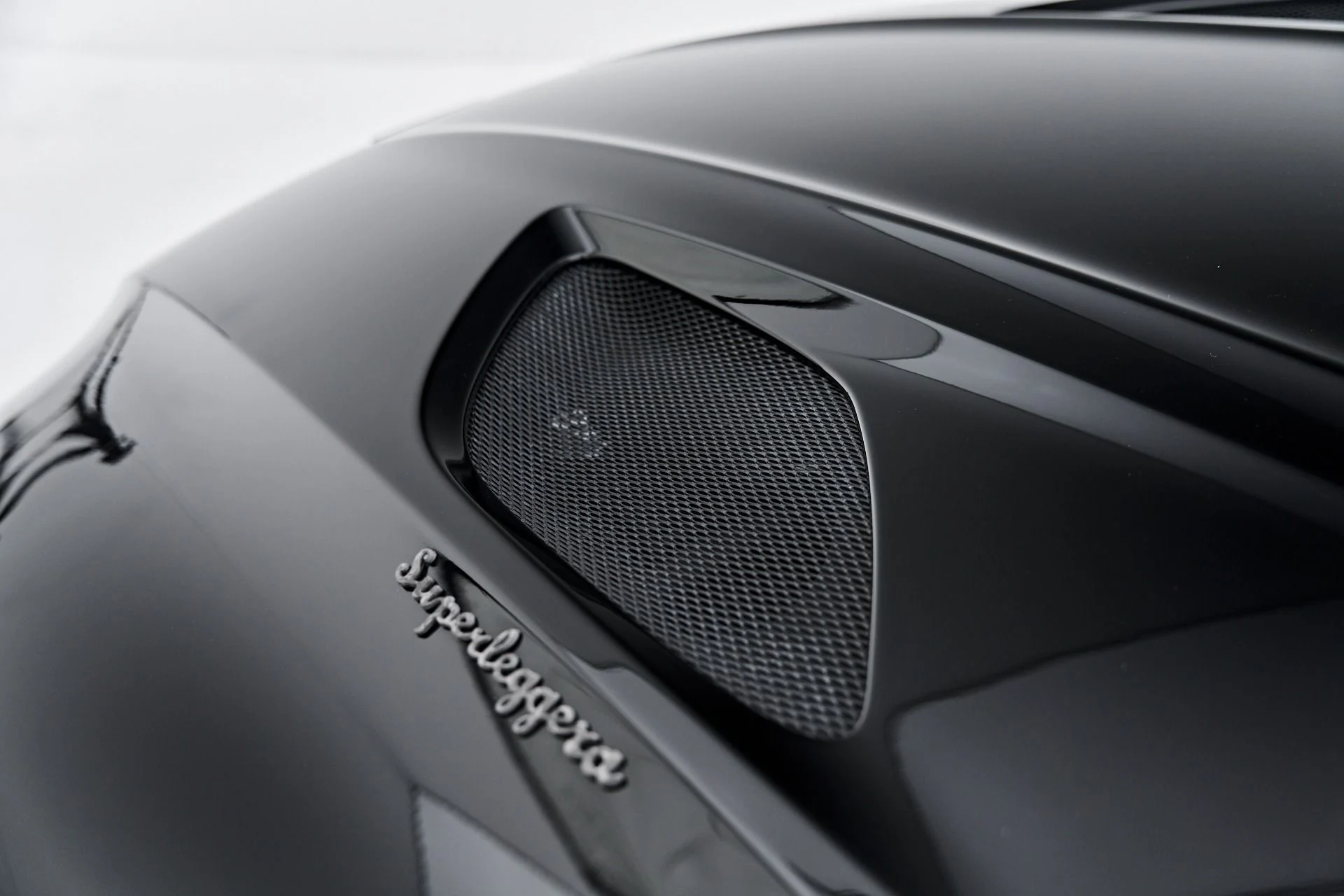 mph022_2771693430_Used_2019_Aston_Martin_DBS_Superleggera_1791337436_87a6adc471