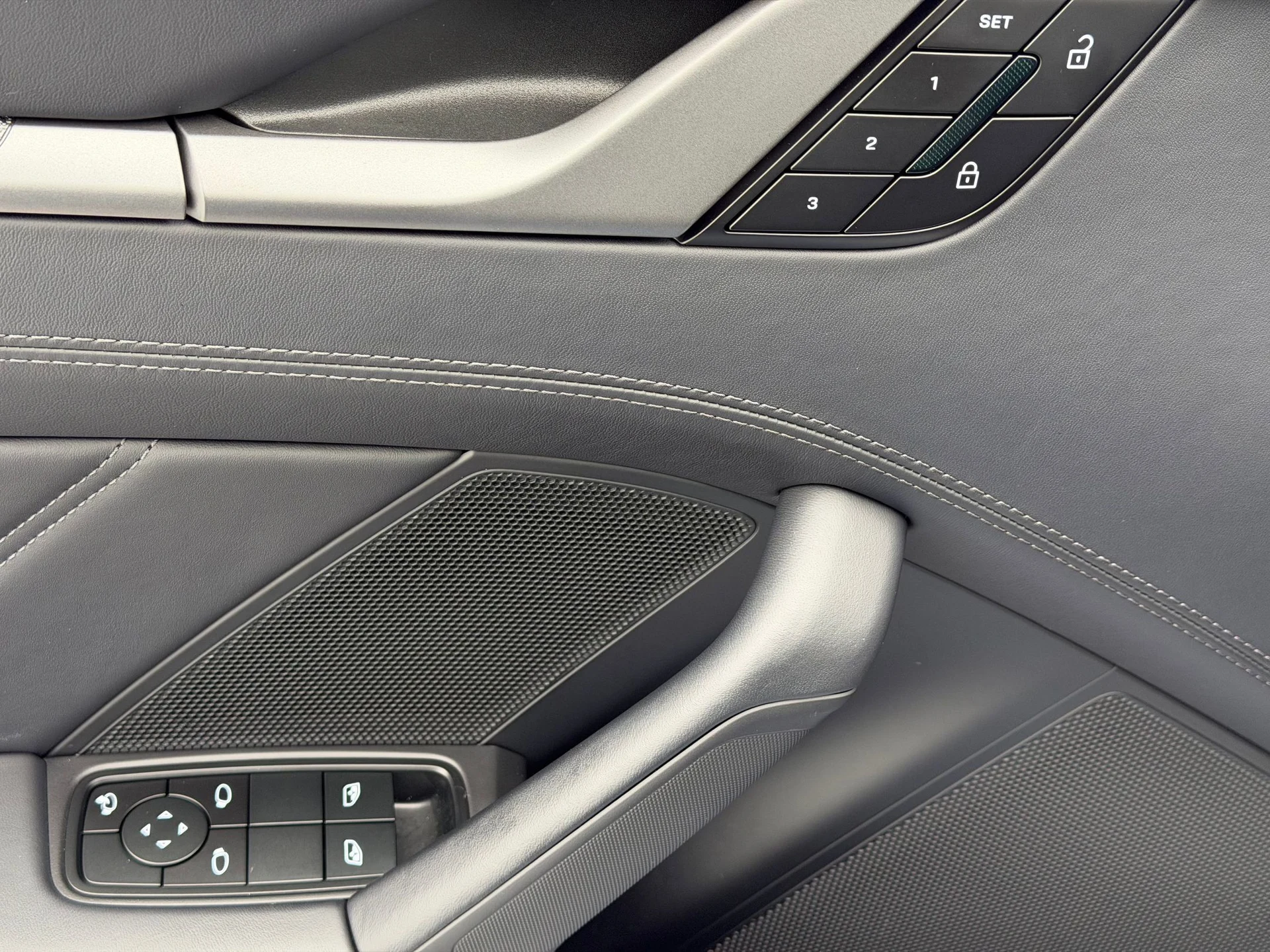 mph022_2779217162_15c5f778f3d8d521bb560c08f7bfb9e3x_c951c4f95b