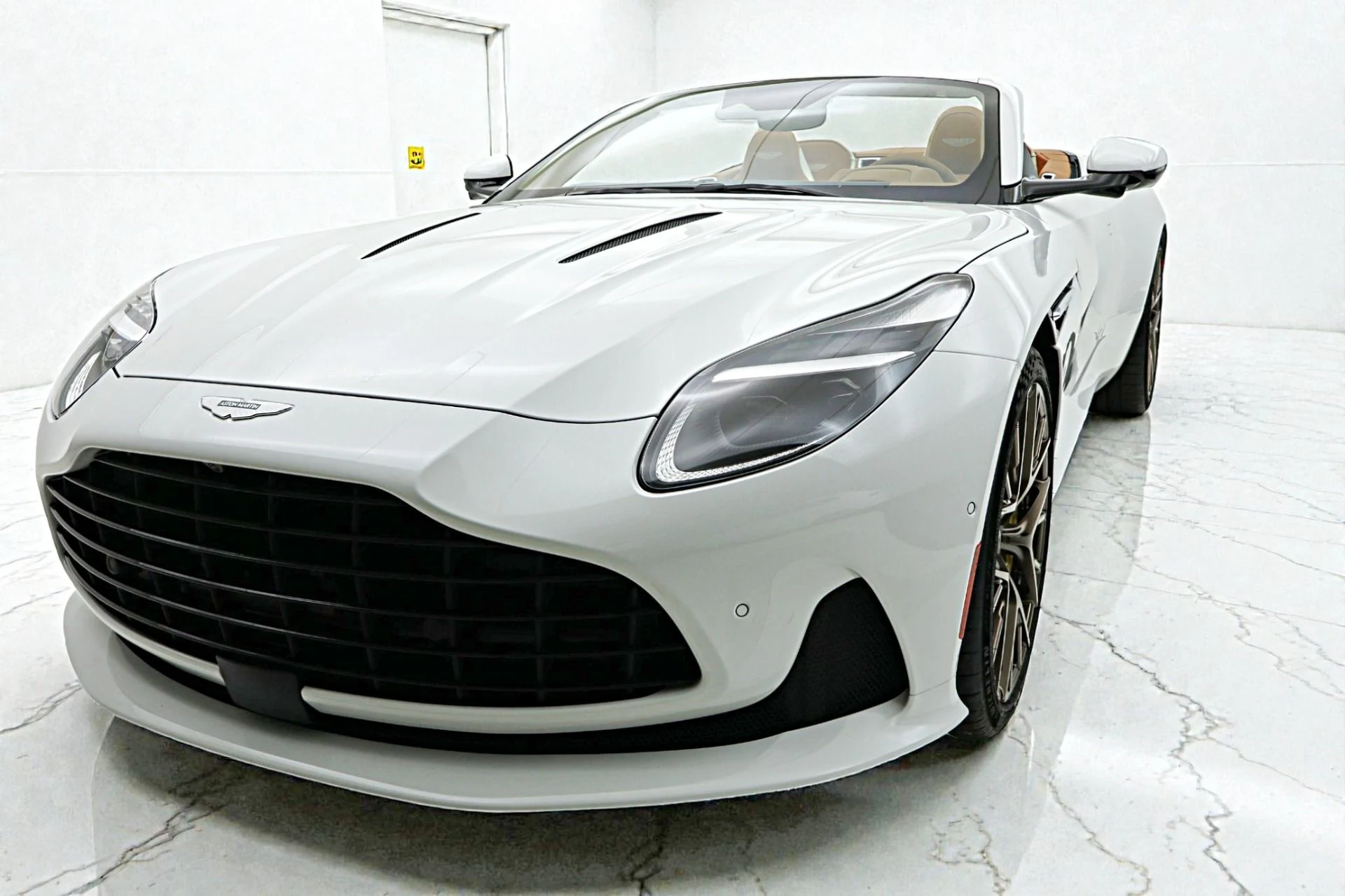 mph022_2783900521_New_2026_Aston_Martin_DB_12_Volante_325697f316