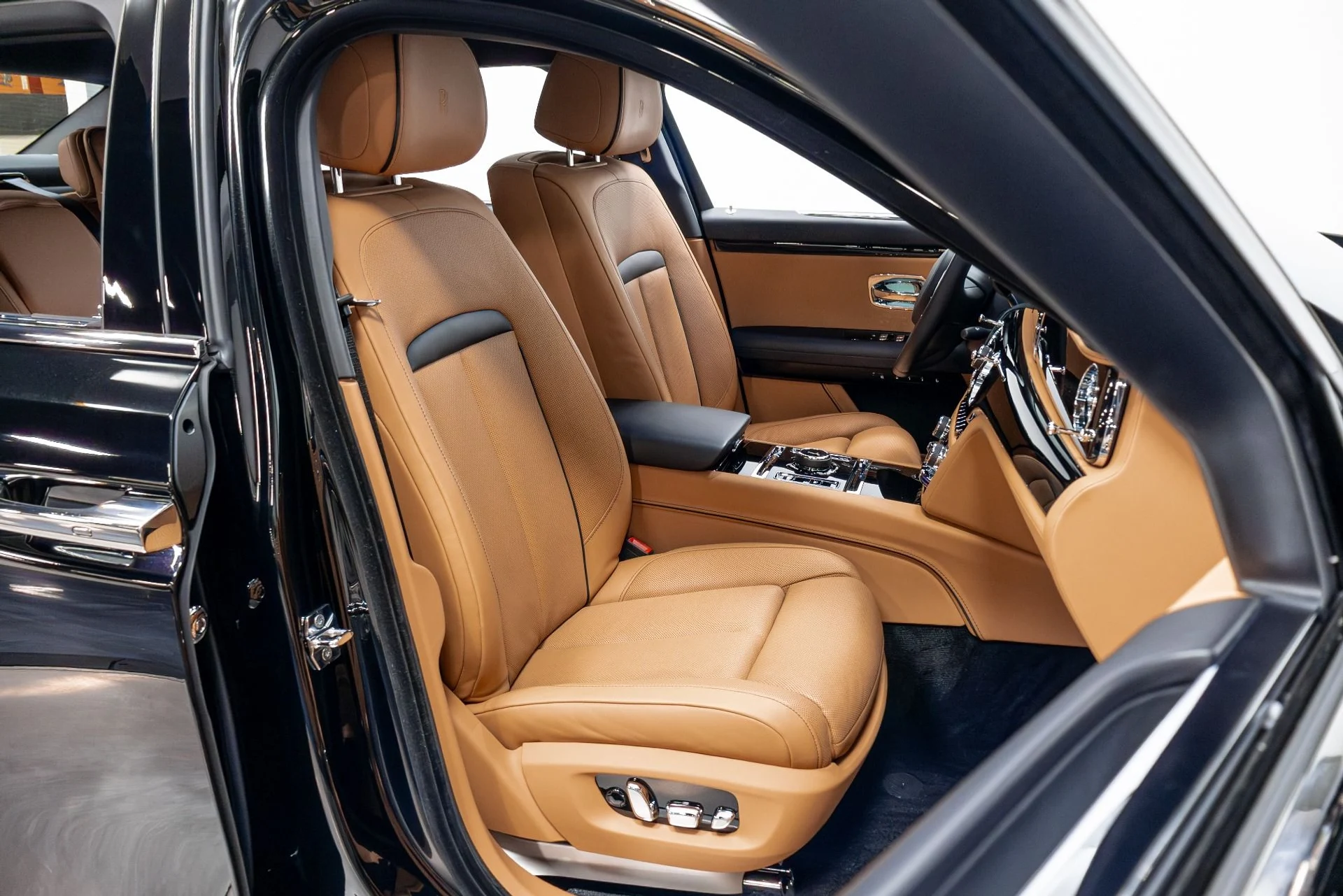 mph022_278505941_Used_2022_Rolls_Royce_Ghost_1776785010_12a3d3aac5